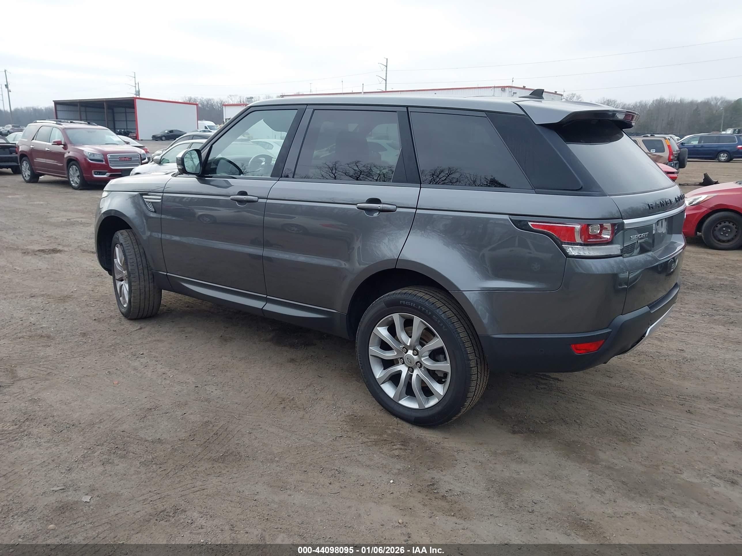 LAND ROVER image 3