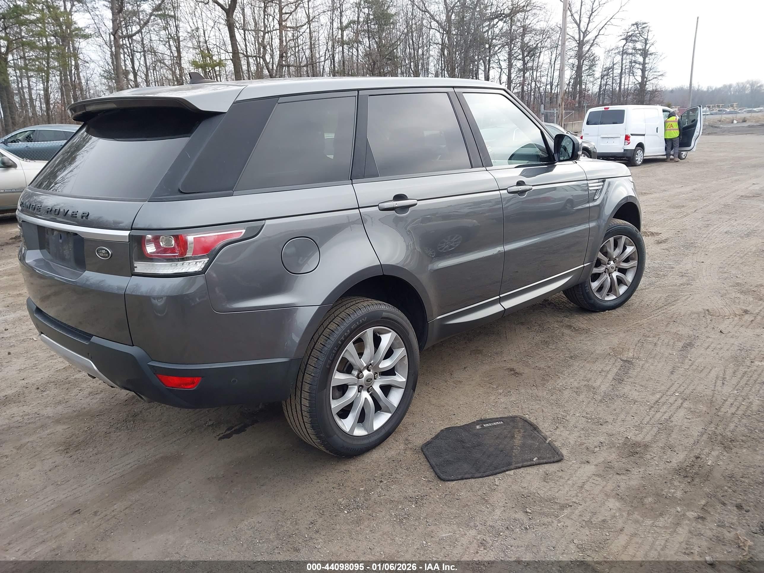 LAND ROVER image 4