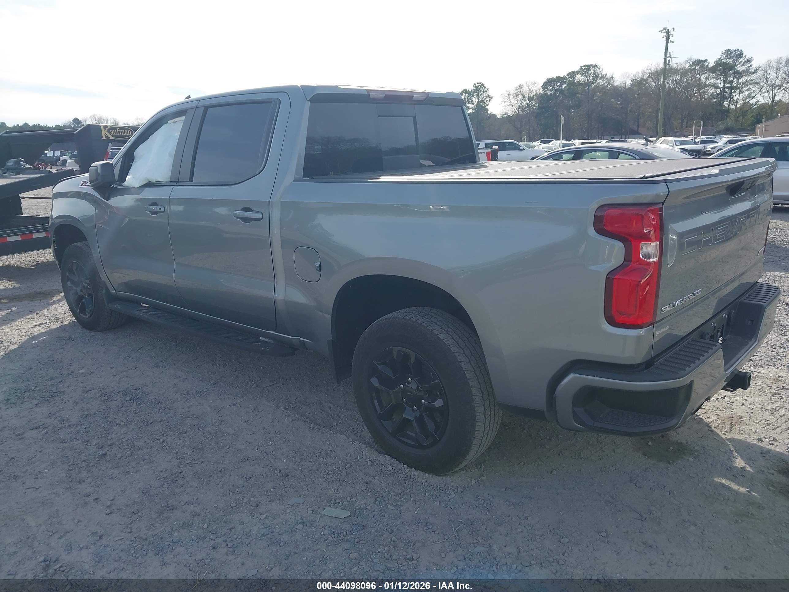 CHEVROLET SILVERADO image 3
