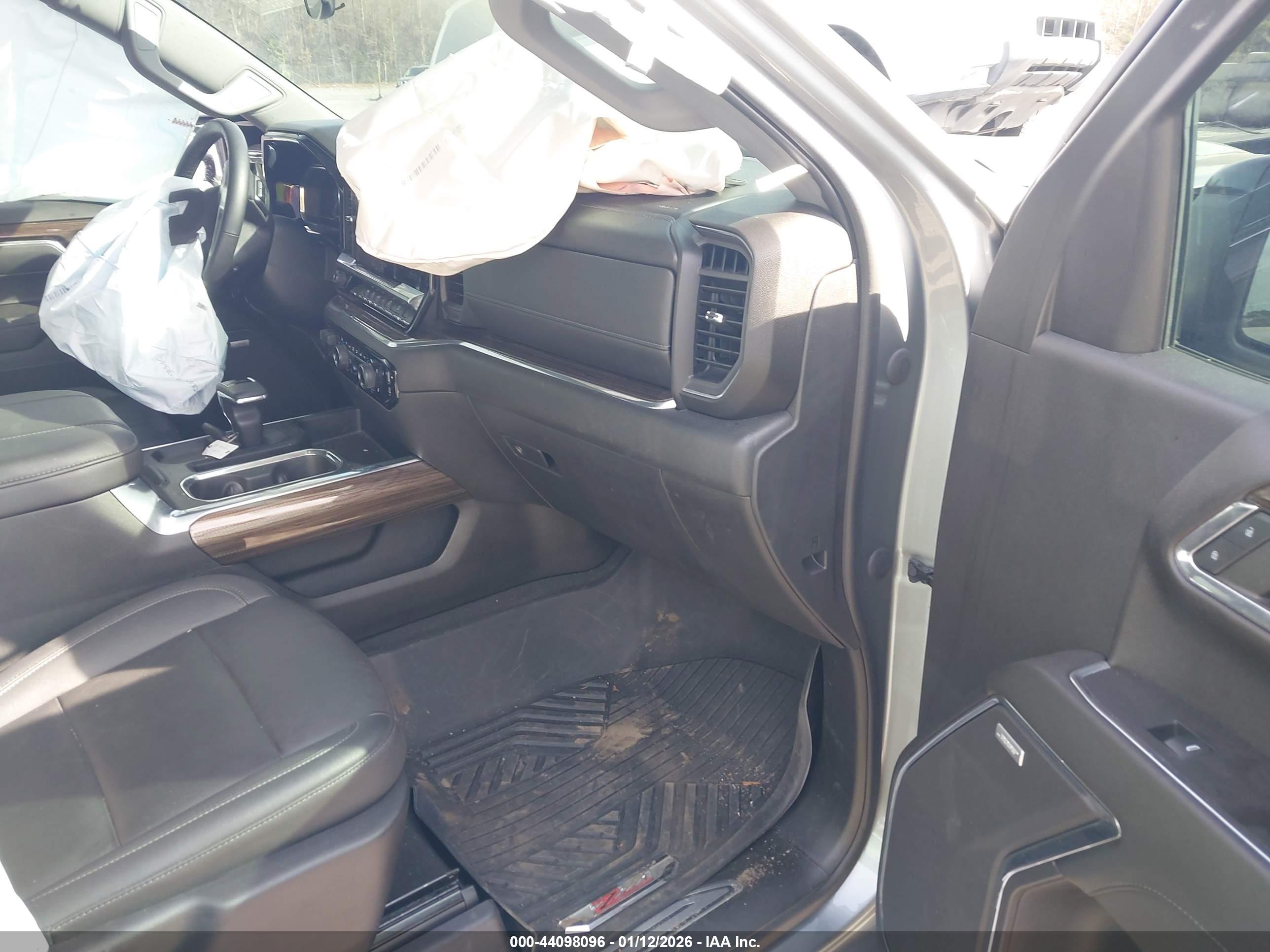 CHEVROLET SILVERADO image 5