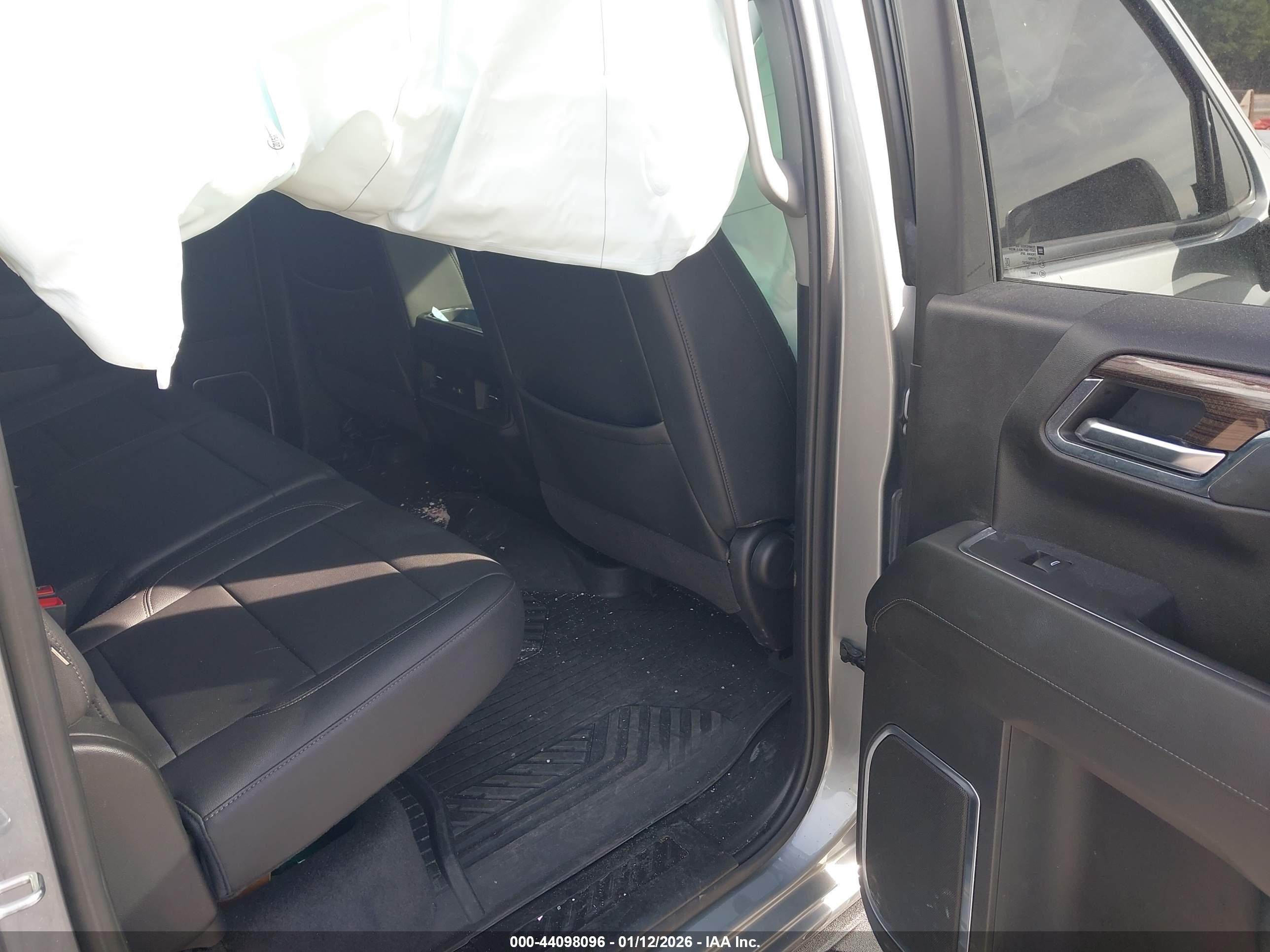 CHEVROLET SILVERADO image 8
