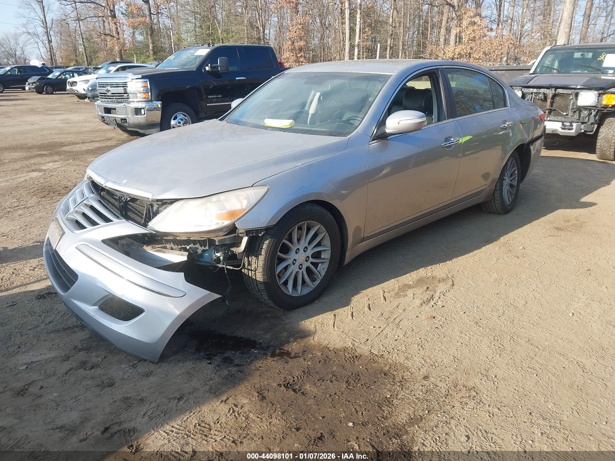 HYUNDAI GENESIS image 2