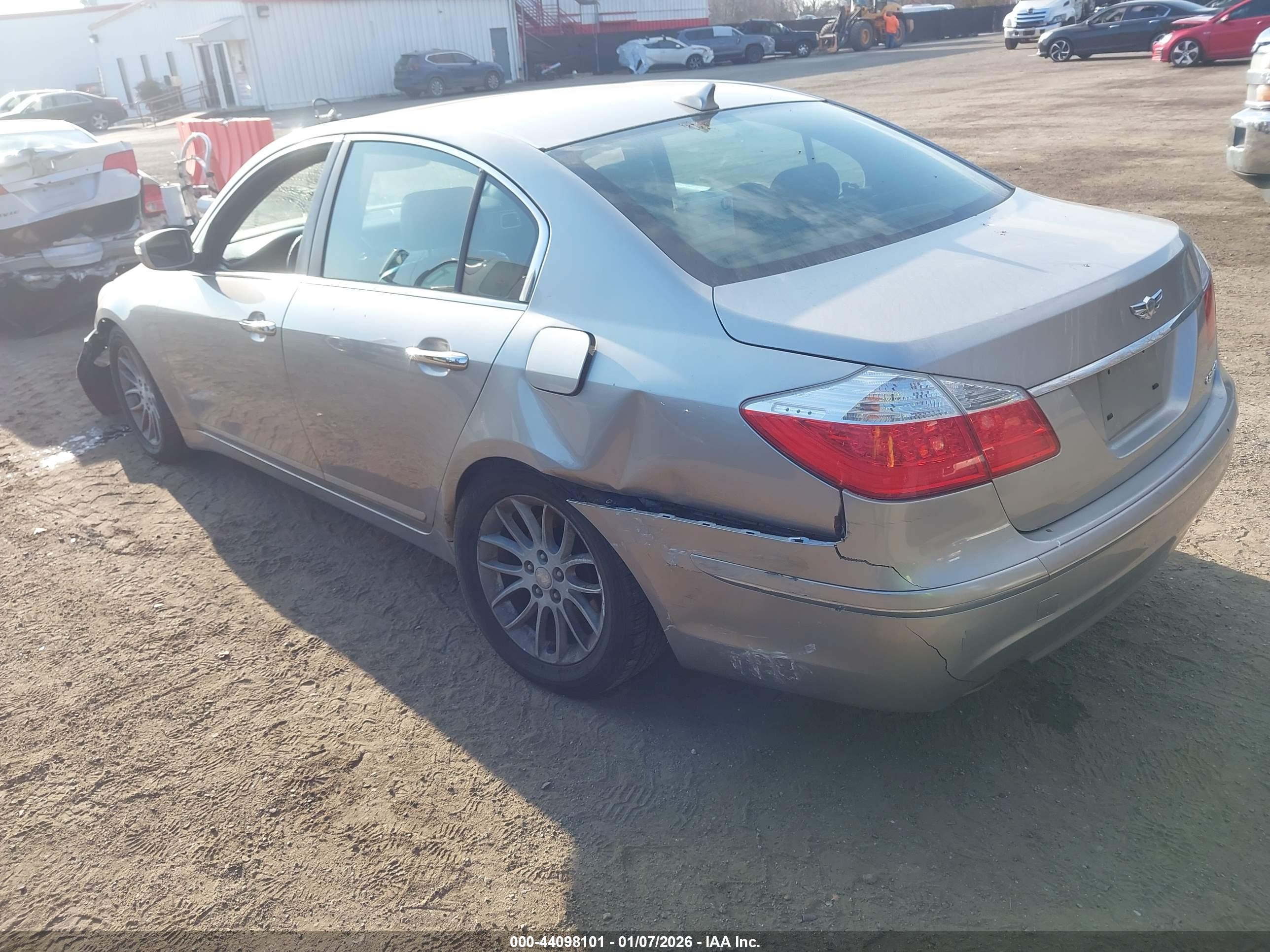 HYUNDAI GENESIS image 3