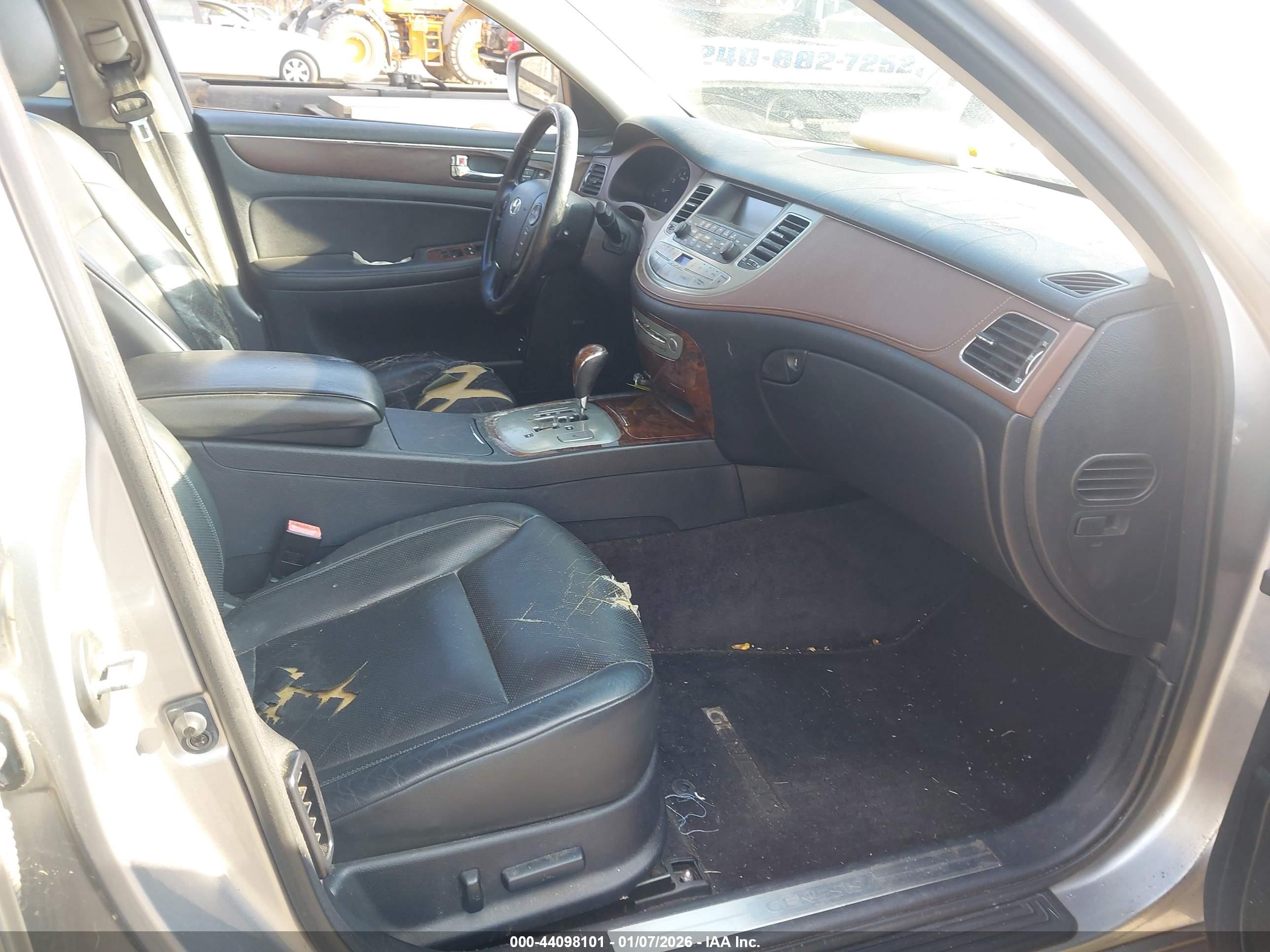 HYUNDAI GENESIS image 5