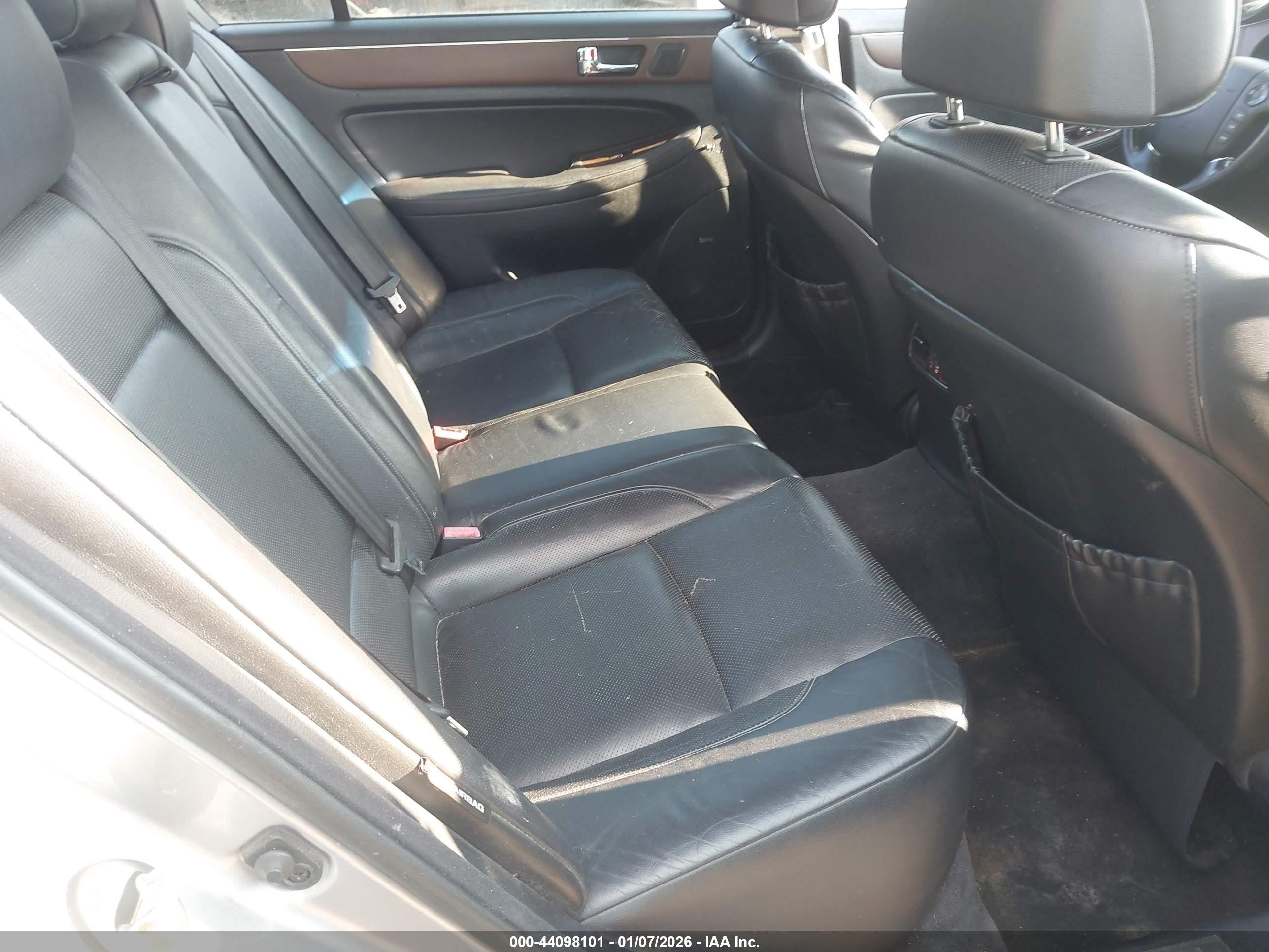 HYUNDAI GENESIS image 8