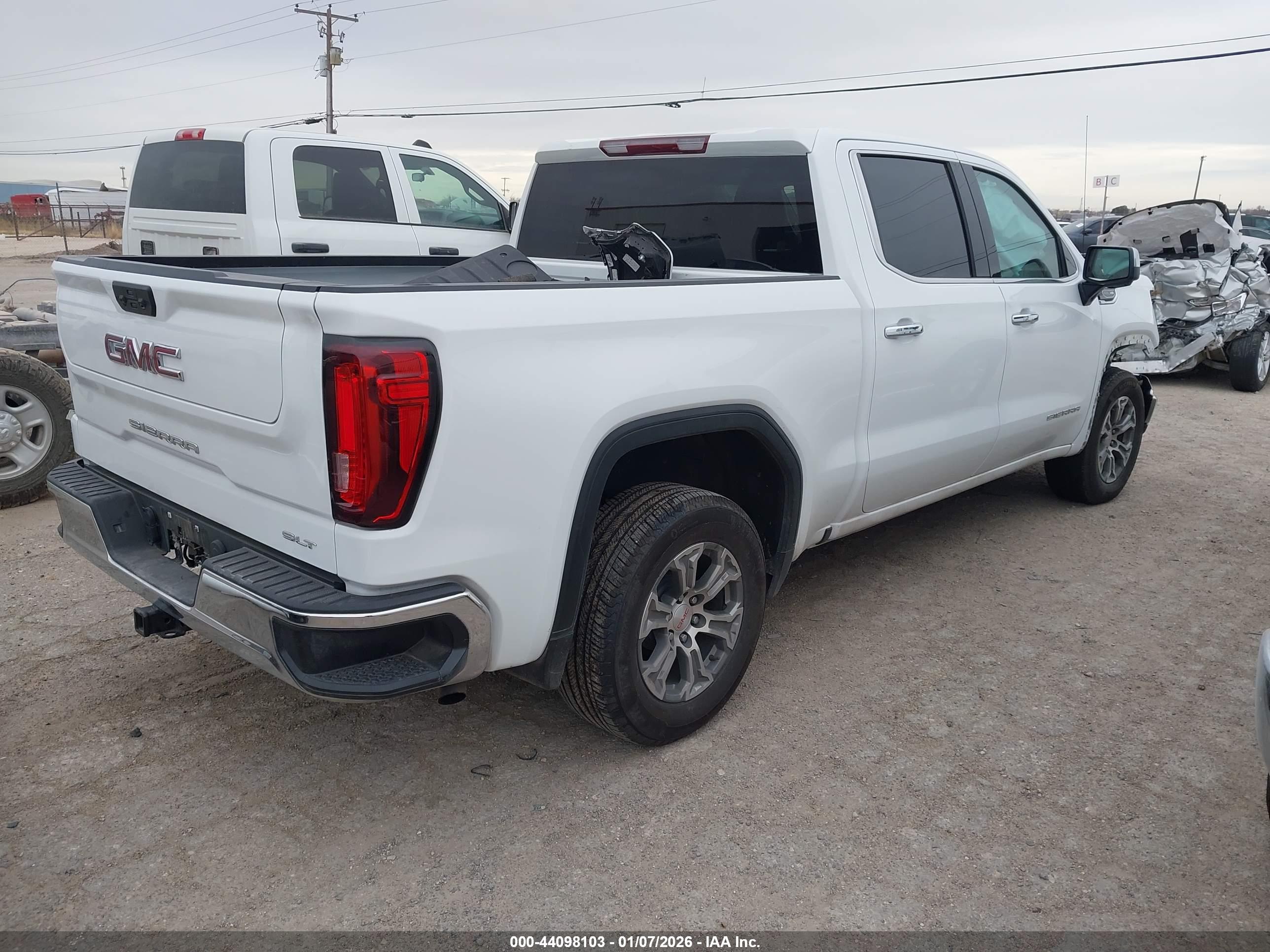 GMC SIERRA image 4