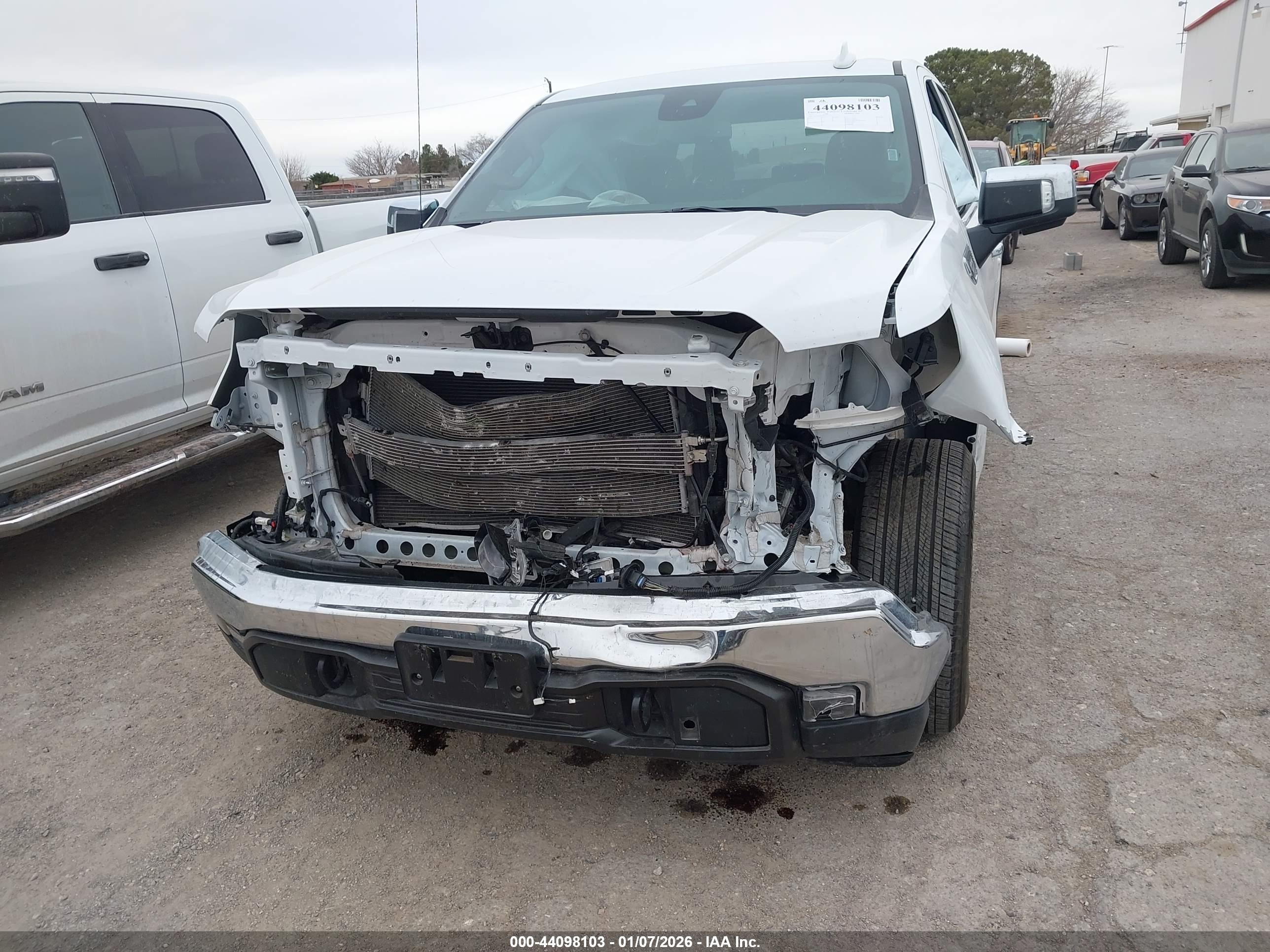 GMC SIERRA image 6