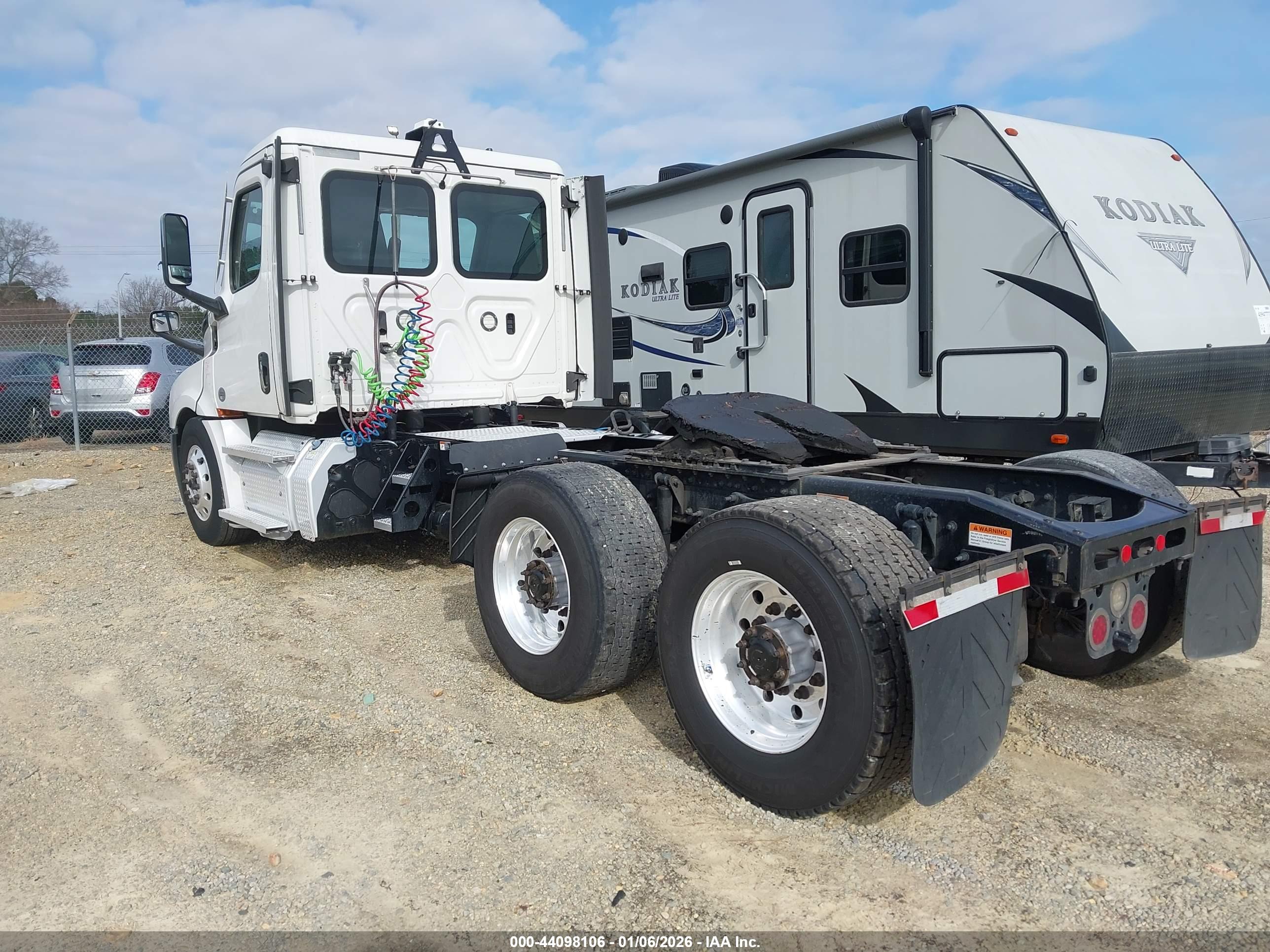 FREIGHTLINER NEW image 3