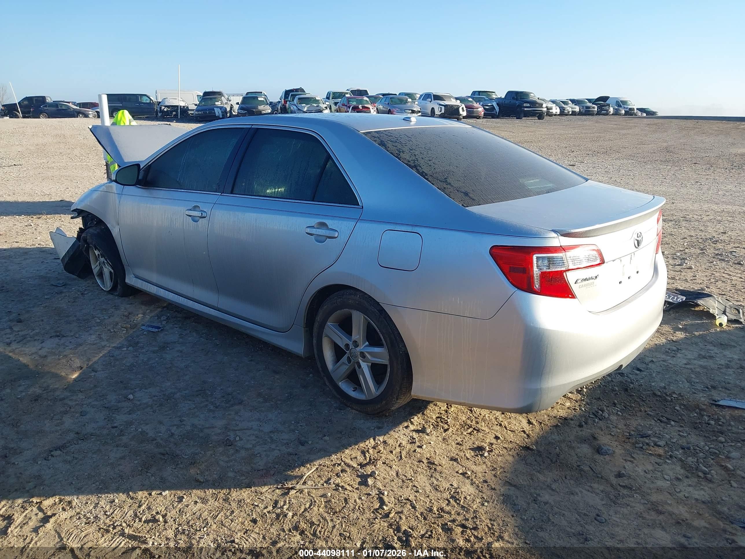 TOYOTA CAMRY image 3