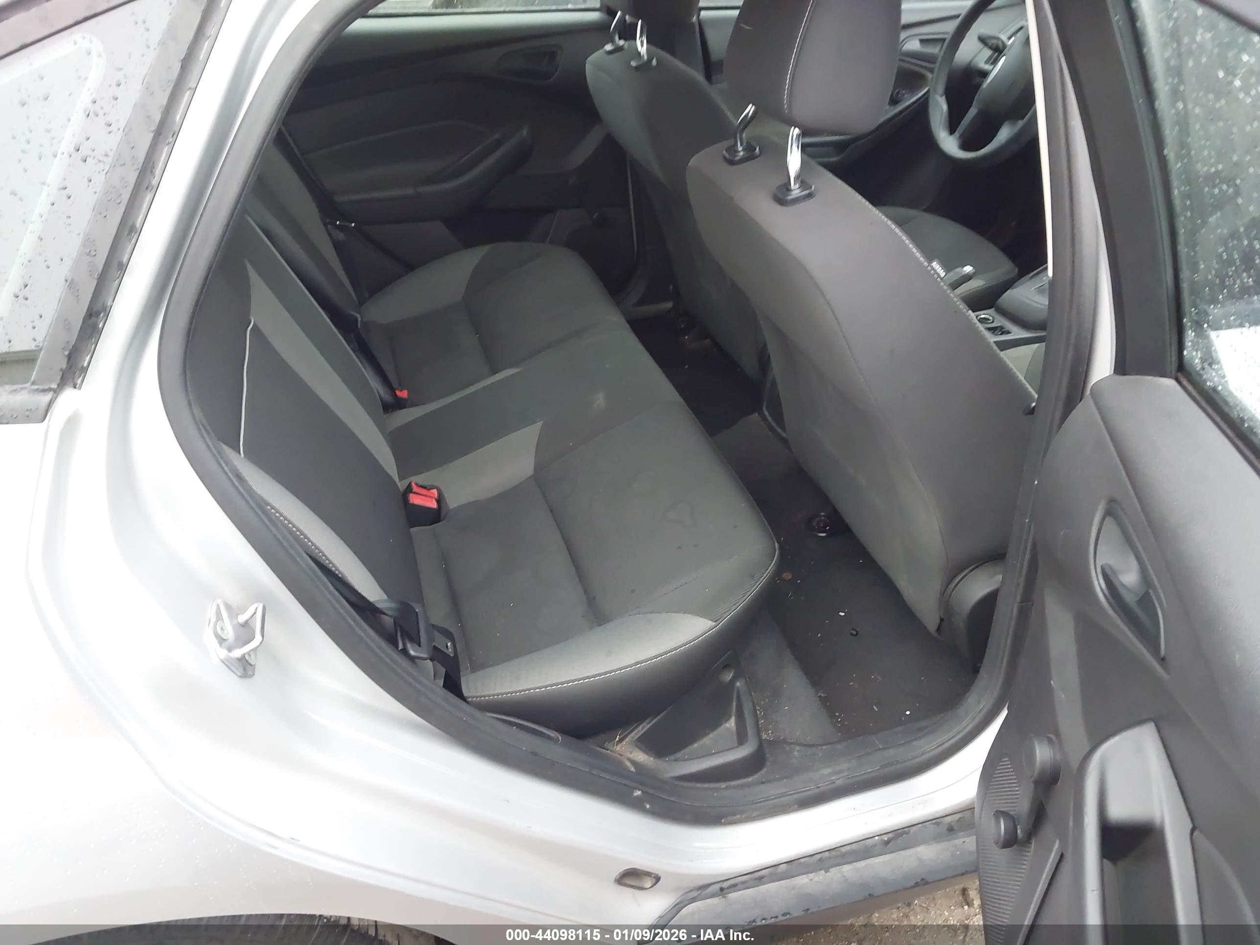 FORD FOCUS image 8