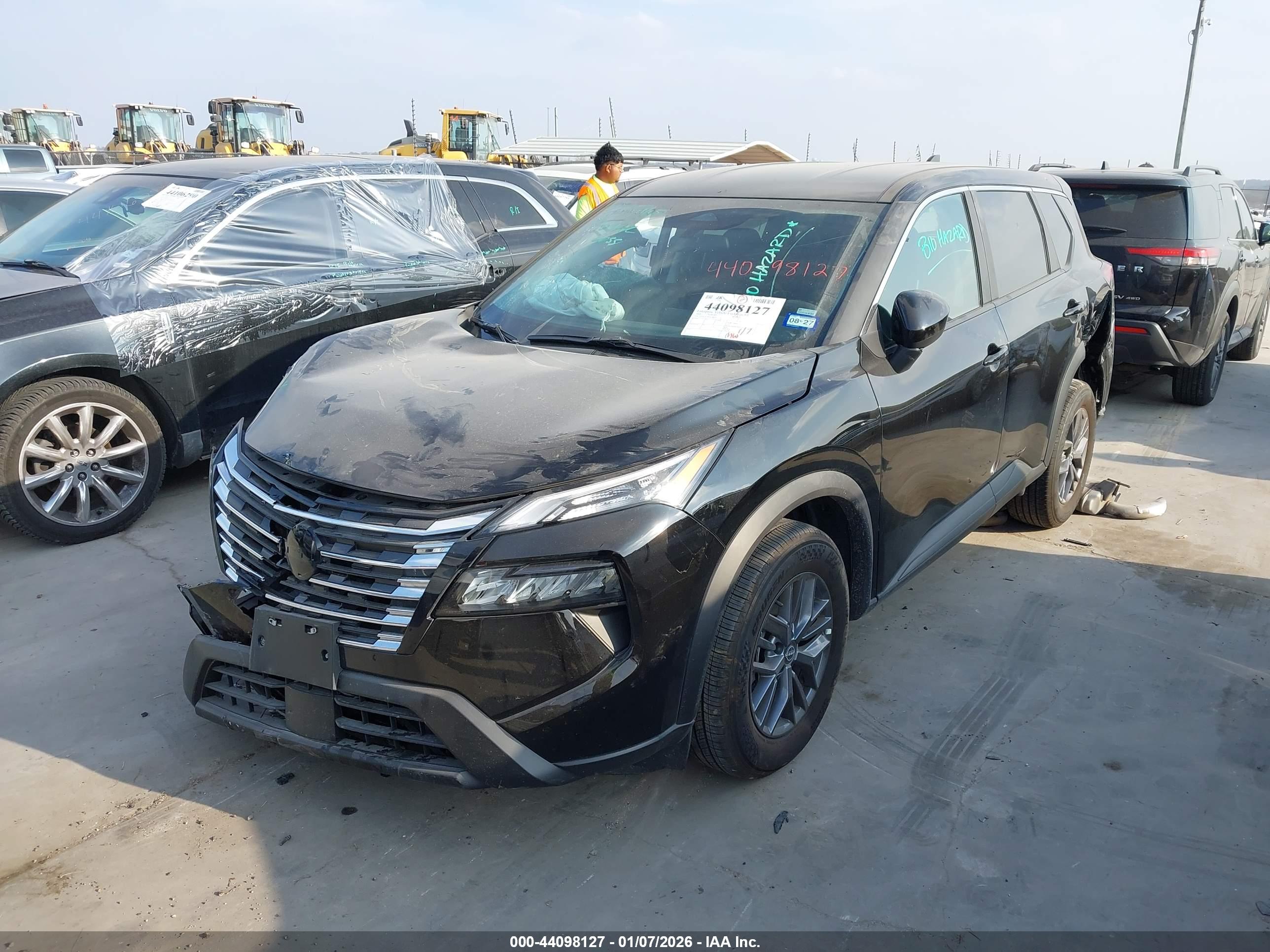 NISSAN ROGUE image 2
