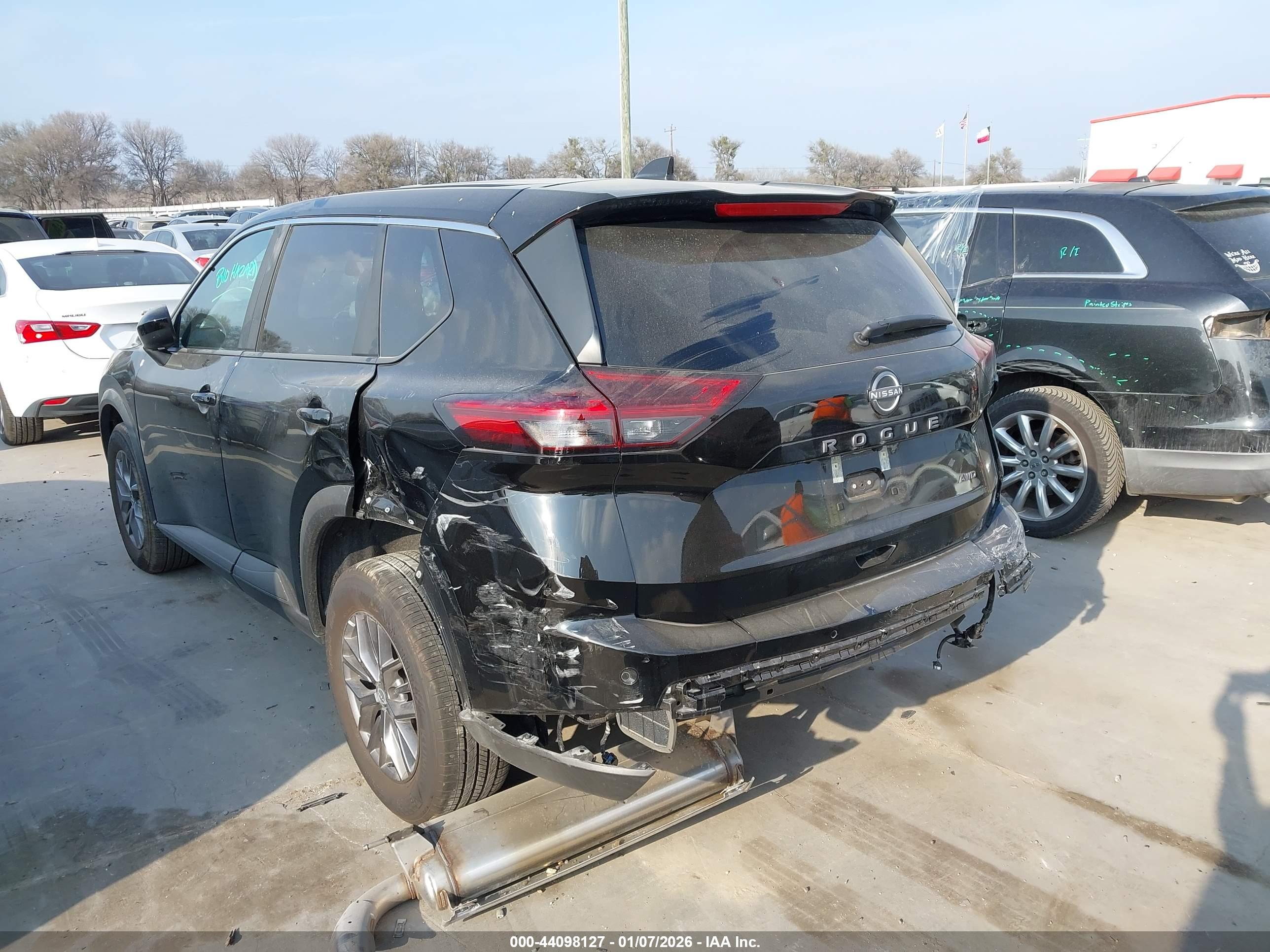 NISSAN ROGUE image 3
