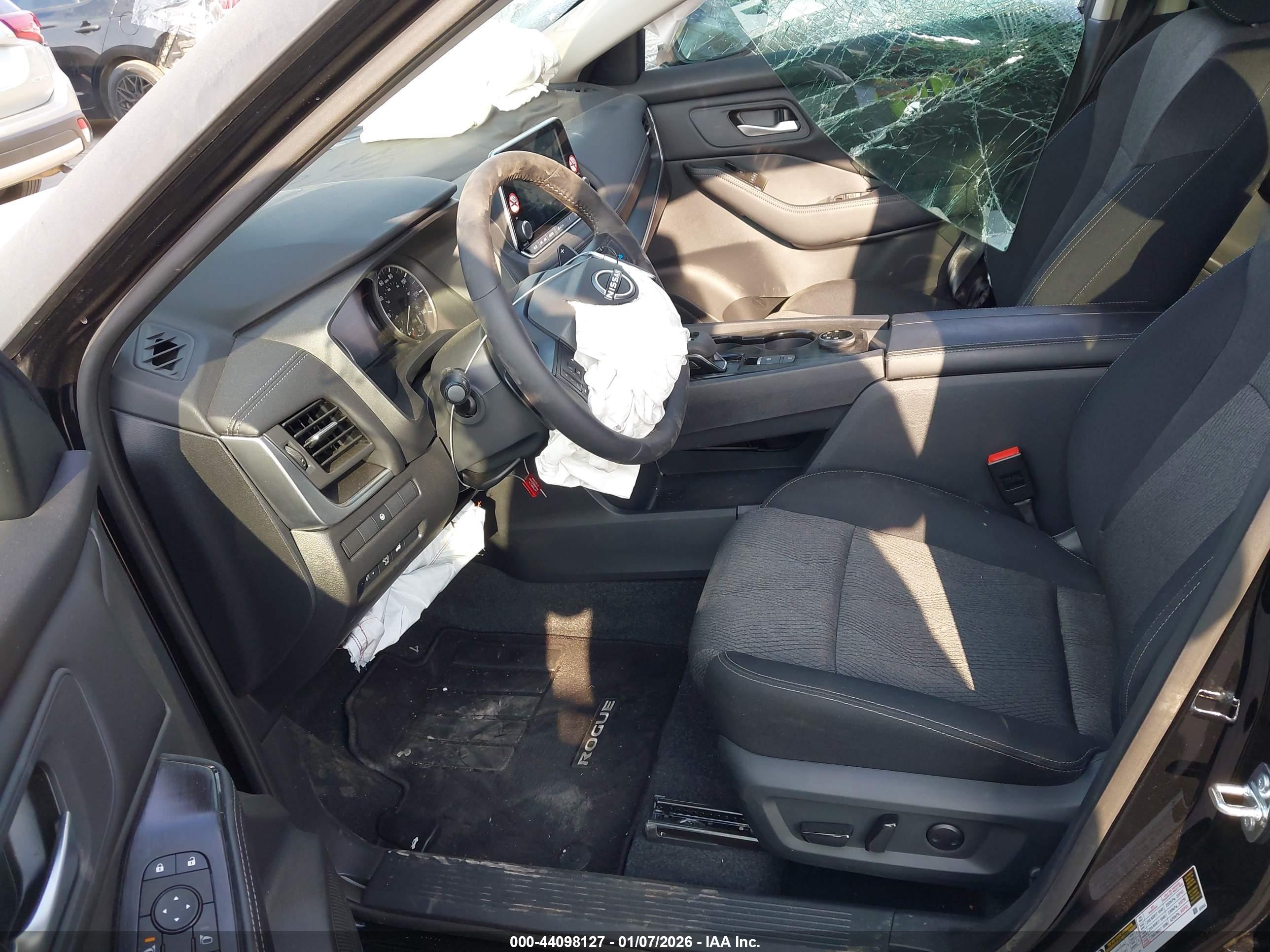 NISSAN ROGUE image 5