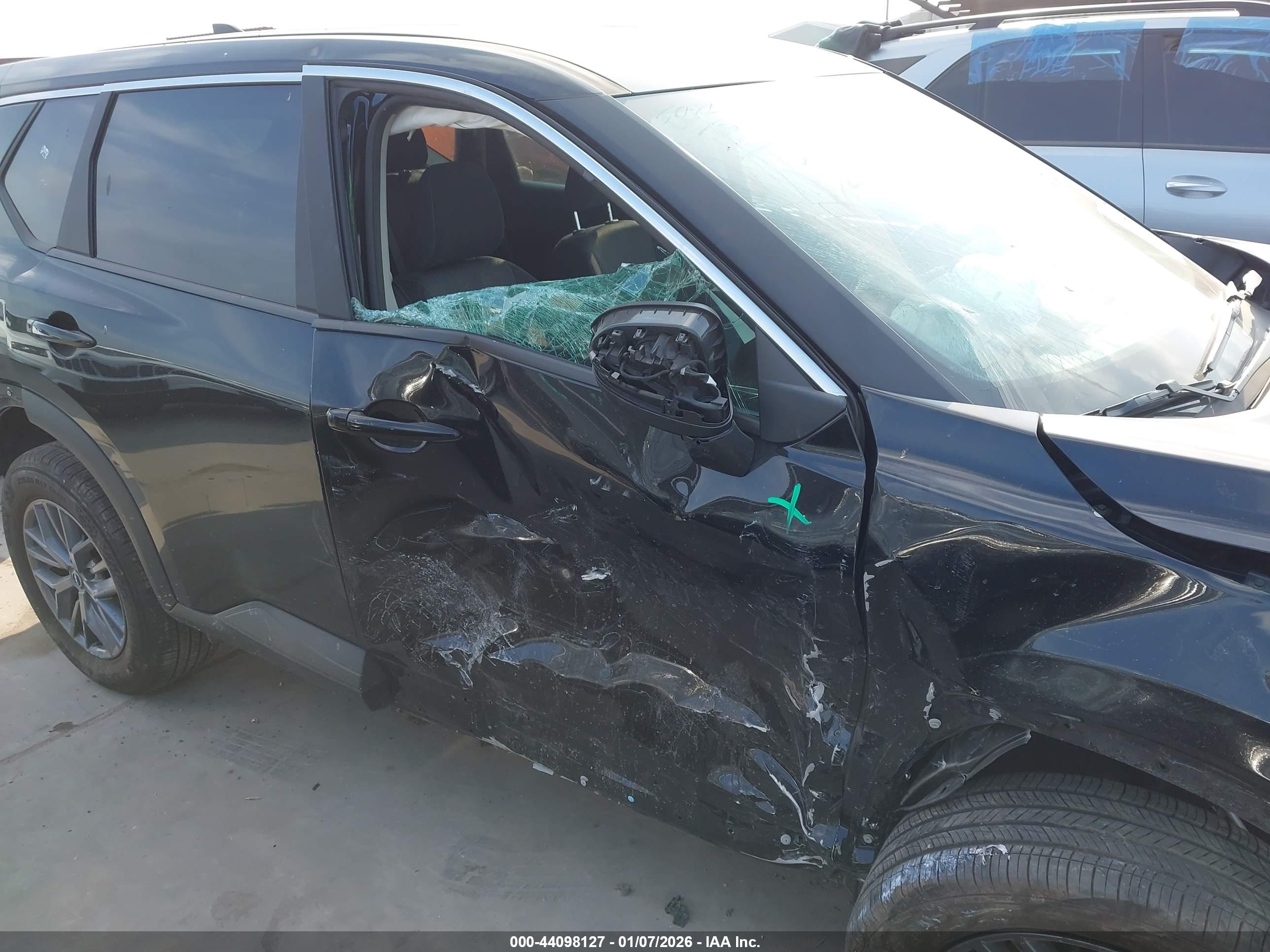 NISSAN ROGUE image 6