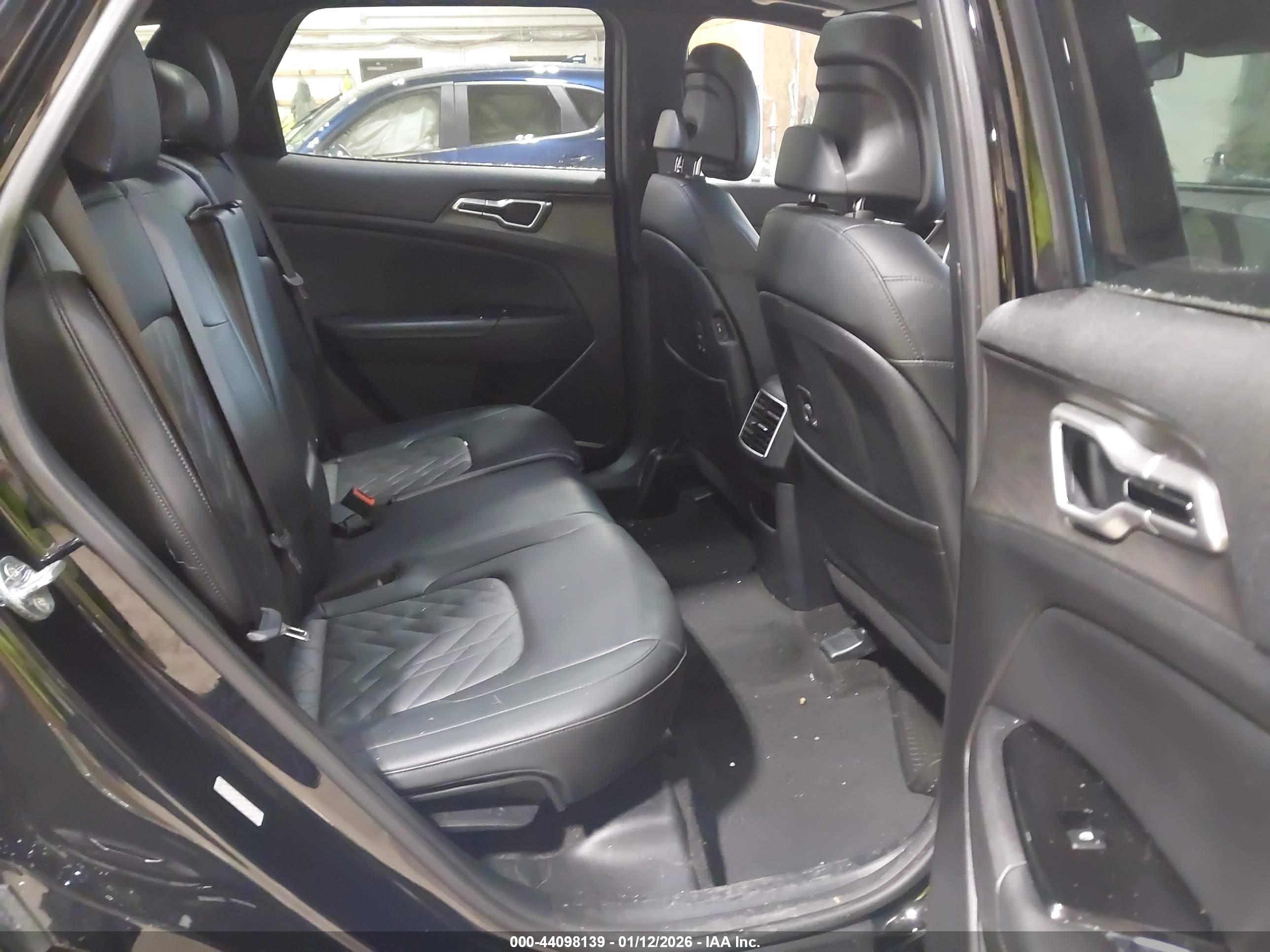 KIA SPORTAGE image 8