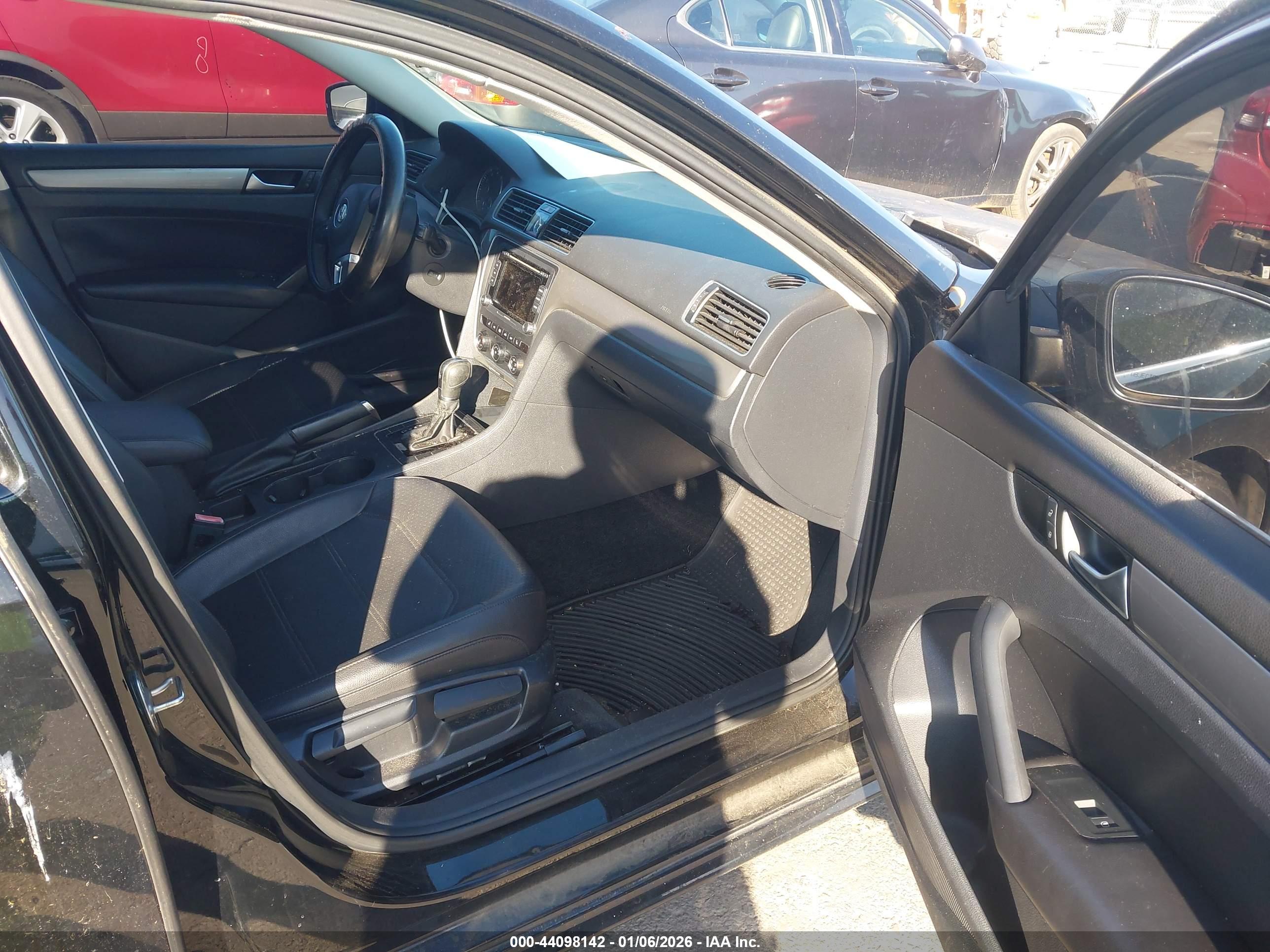 VOLKSWAGEN PASSAT image 5