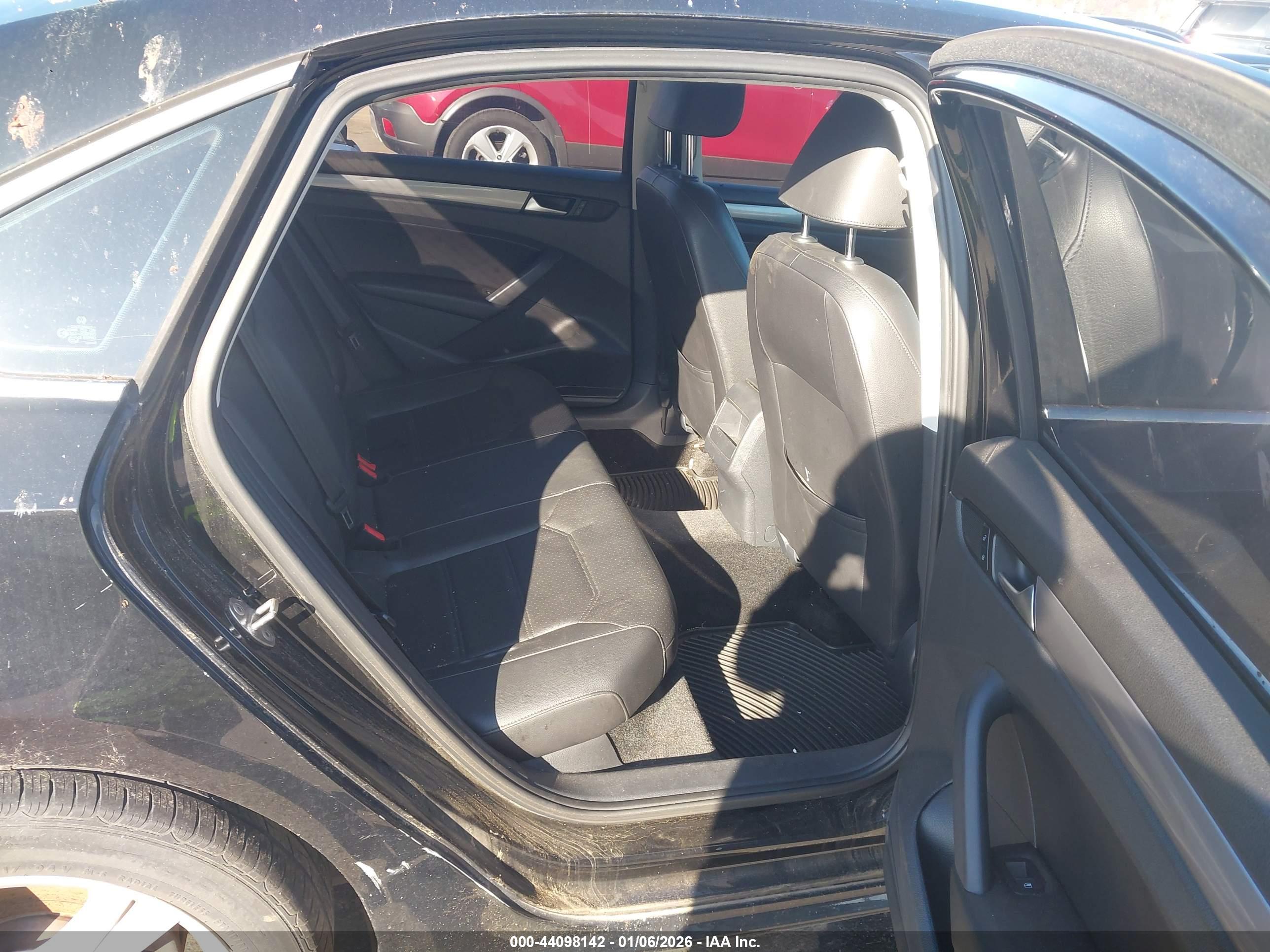 VOLKSWAGEN PASSAT image 8