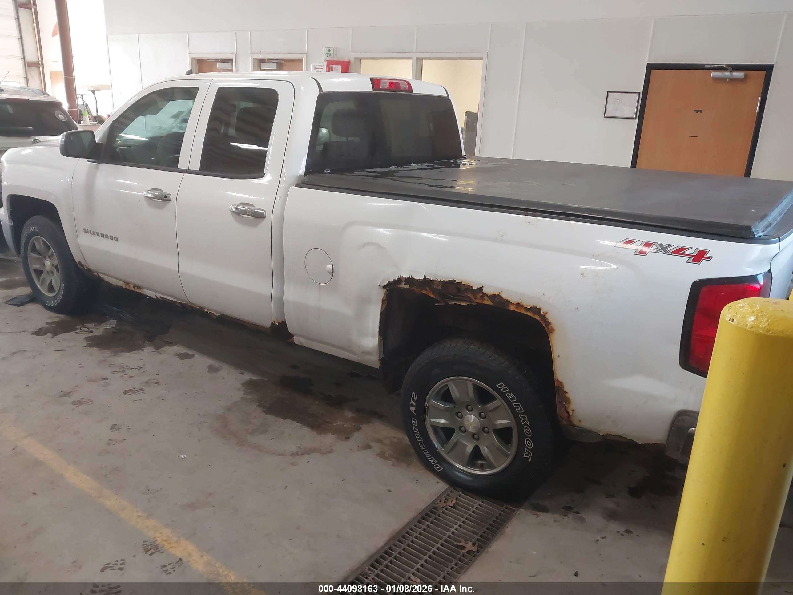 CHEVROLET SILVERADO image 3