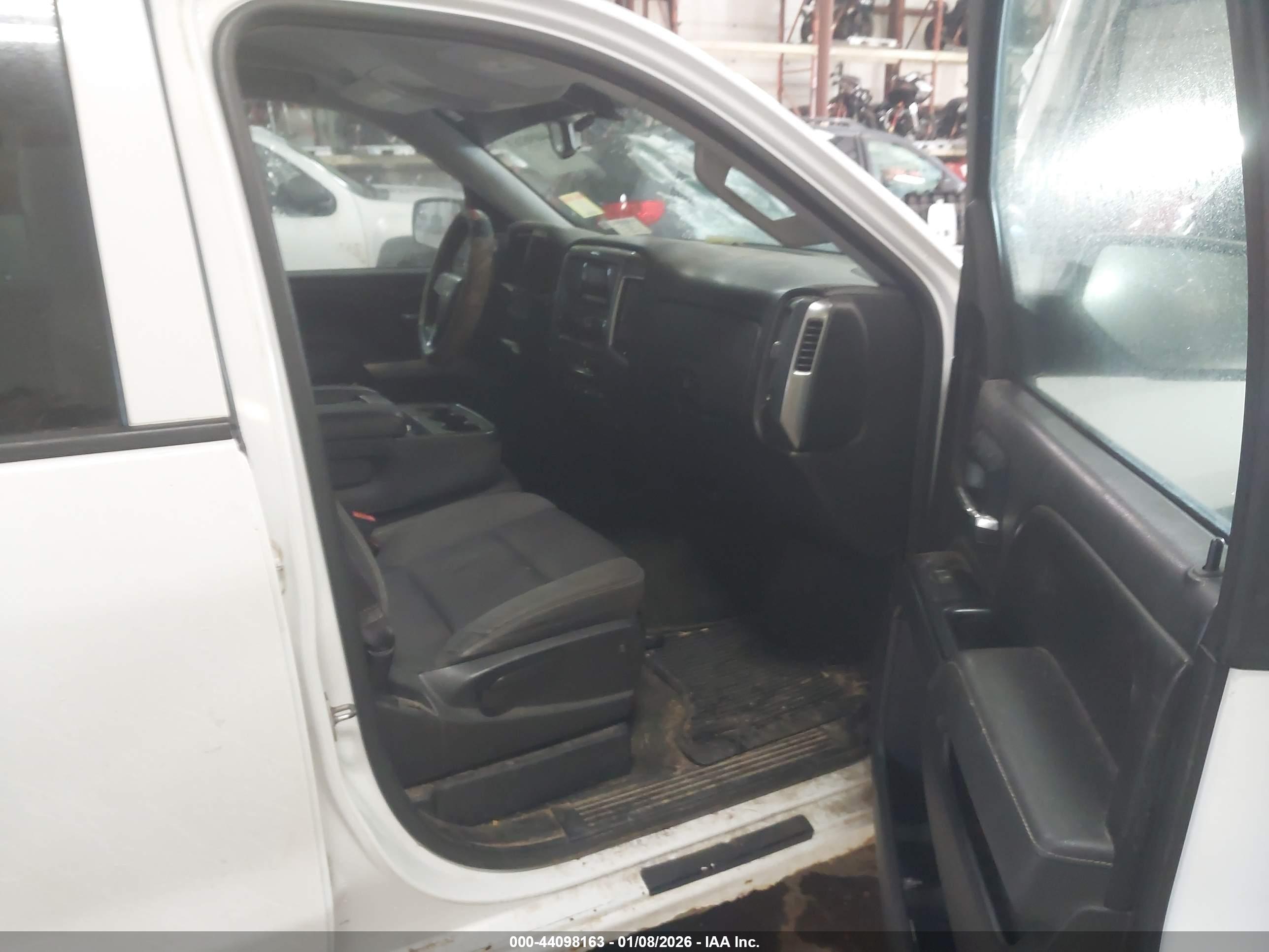 CHEVROLET SILVERADO image 5
