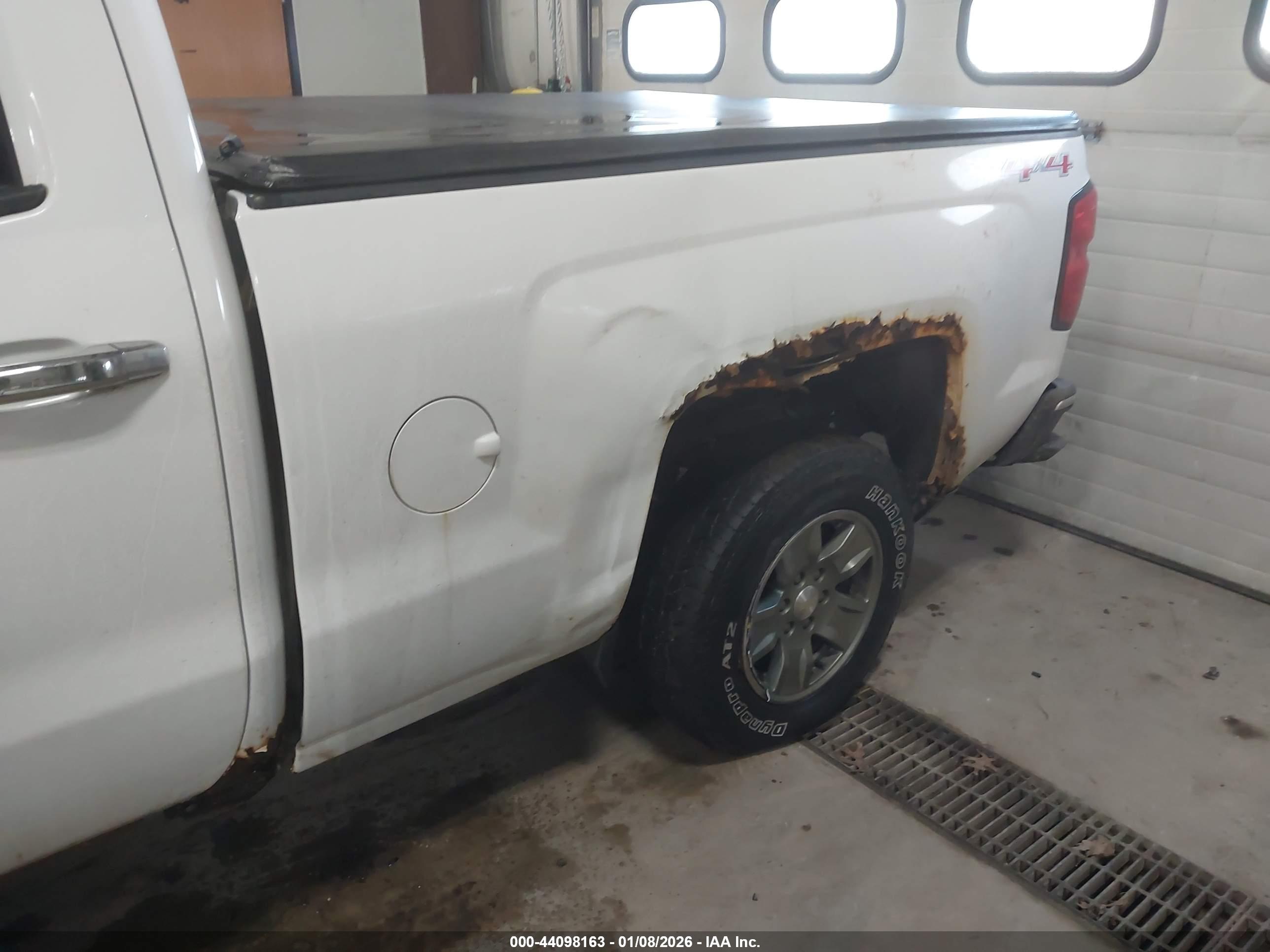 CHEVROLET SILVERADO image 6