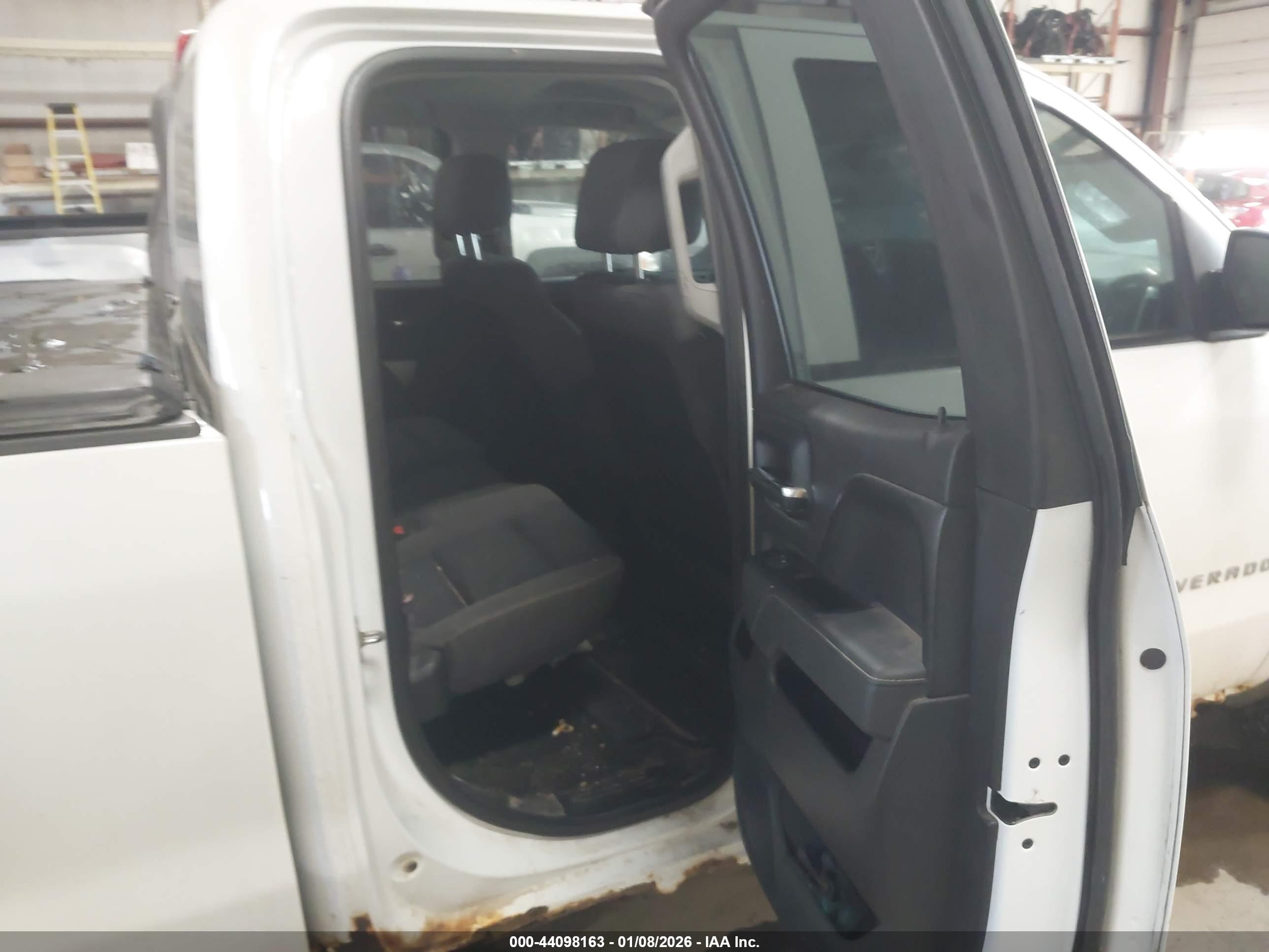 CHEVROLET SILVERADO image 8