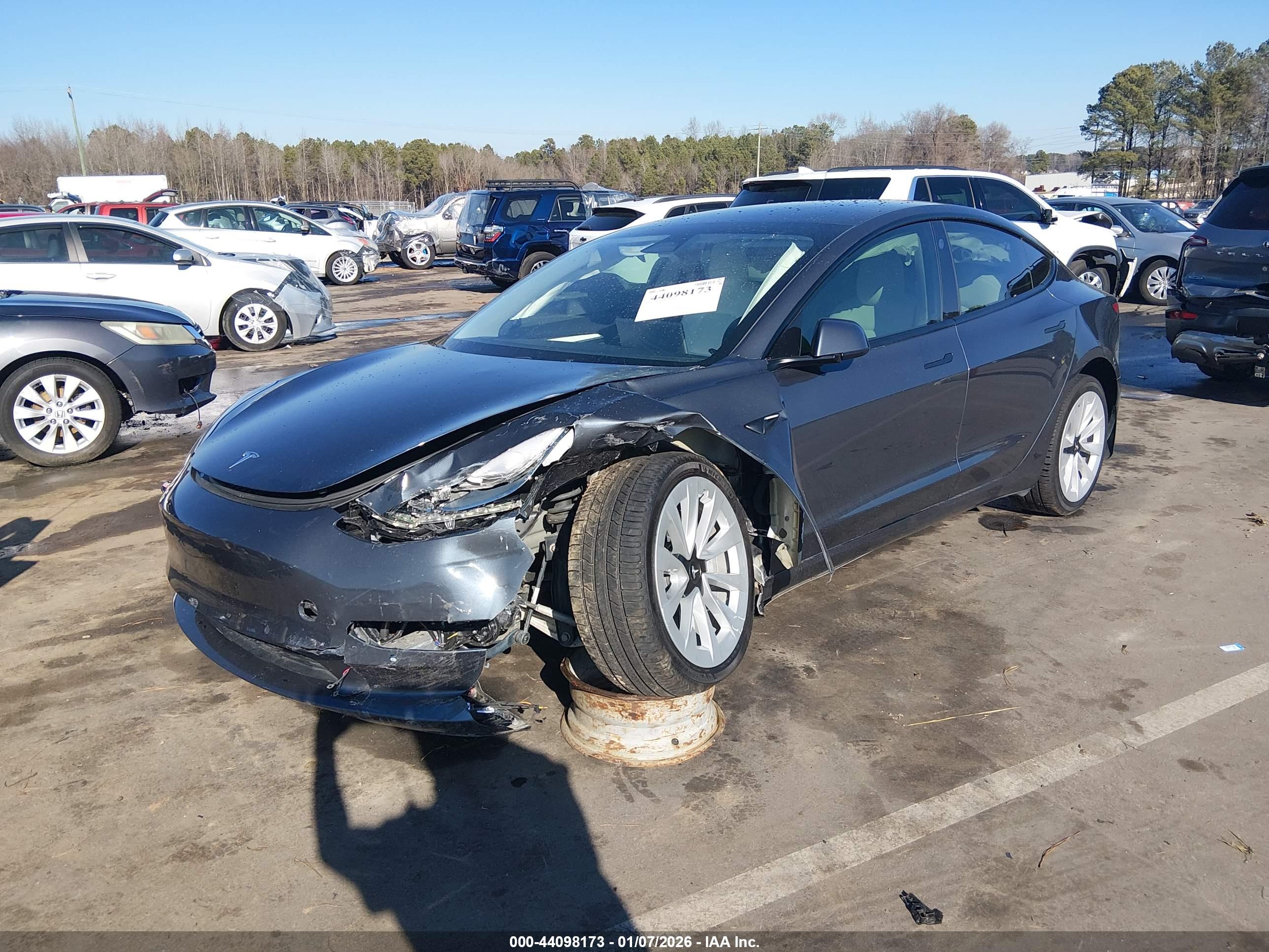 TESLA MODEL image 2