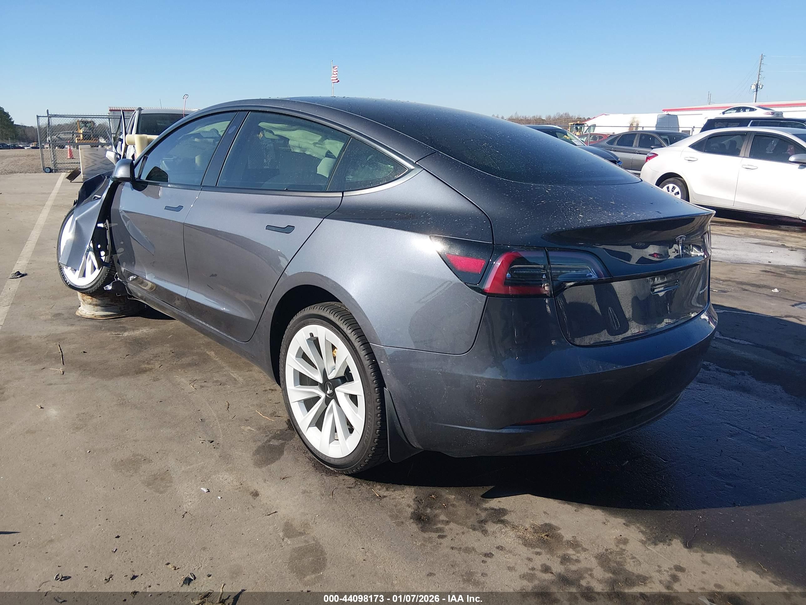 TESLA MODEL image 3