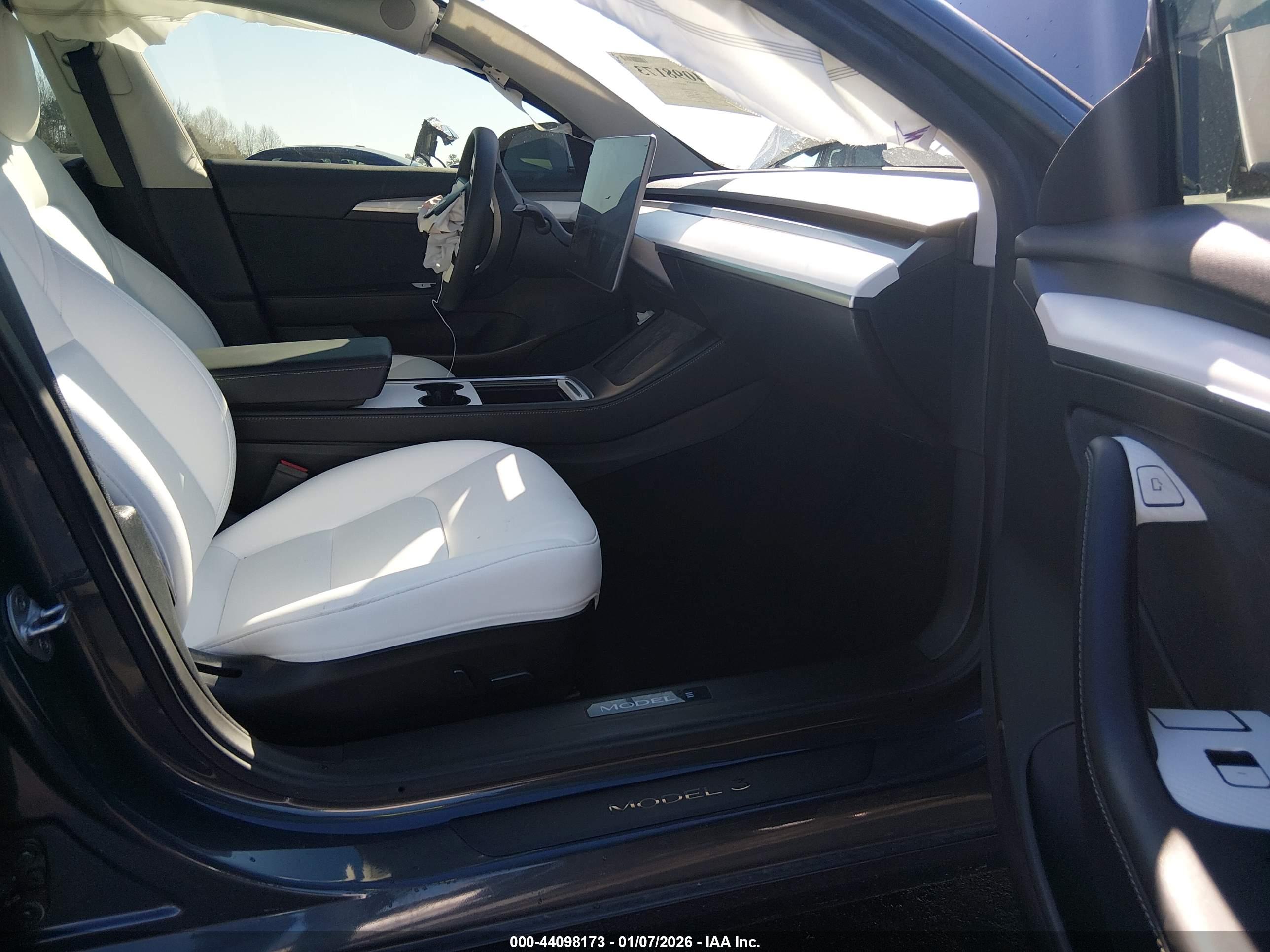 TESLA MODEL image 5