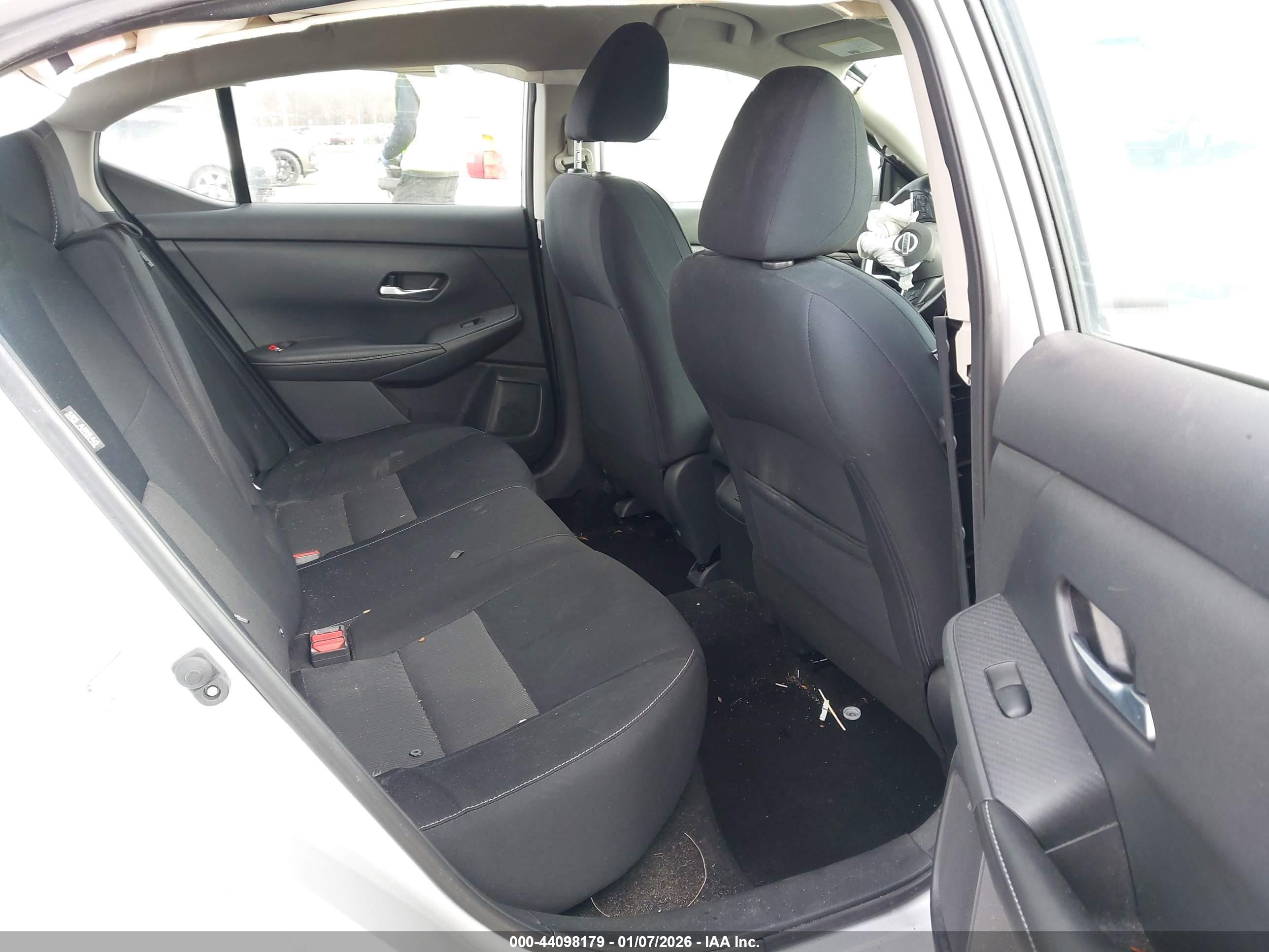 NISSAN SENTRA image 8