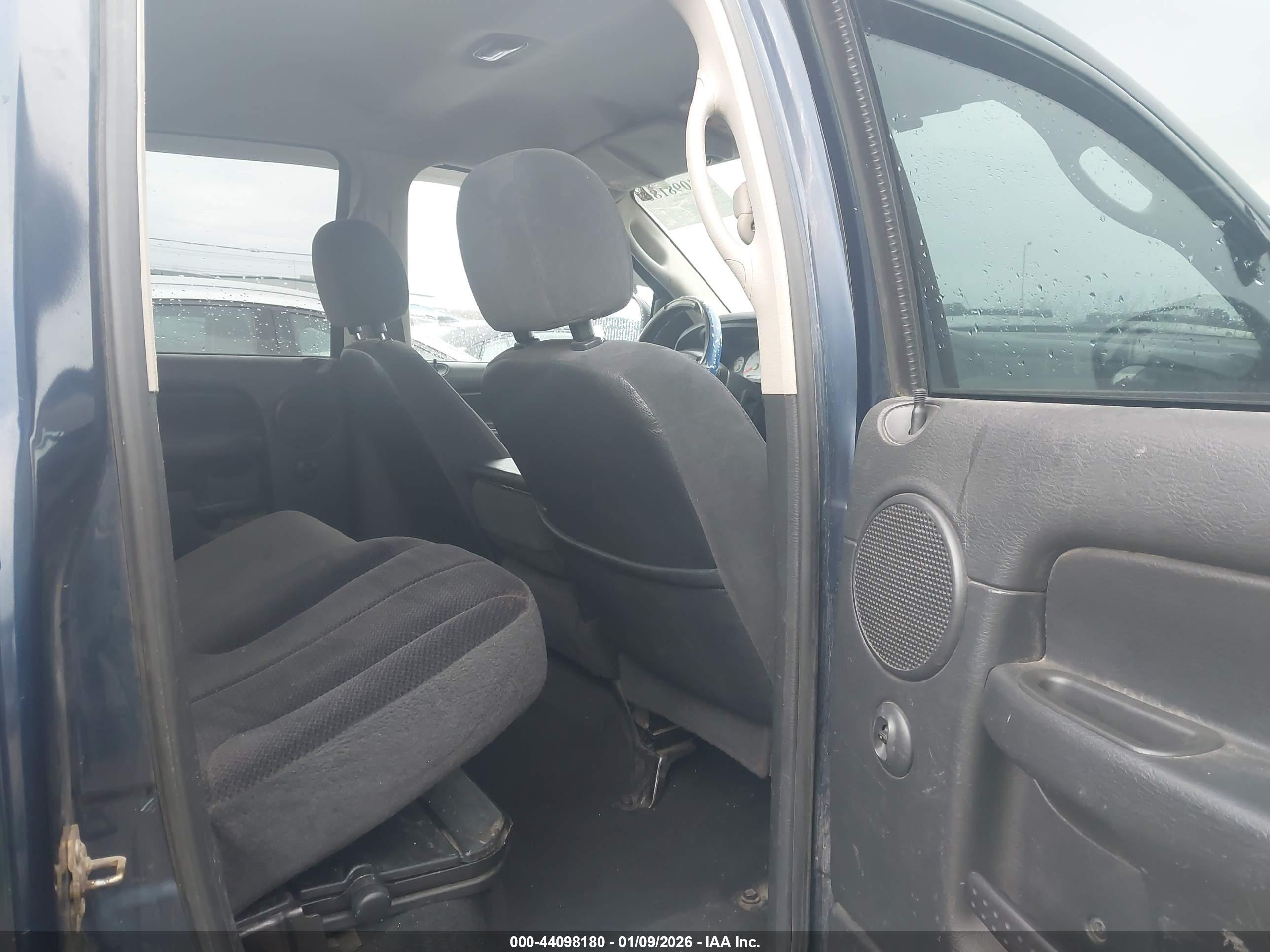 DODGE RAM image 8