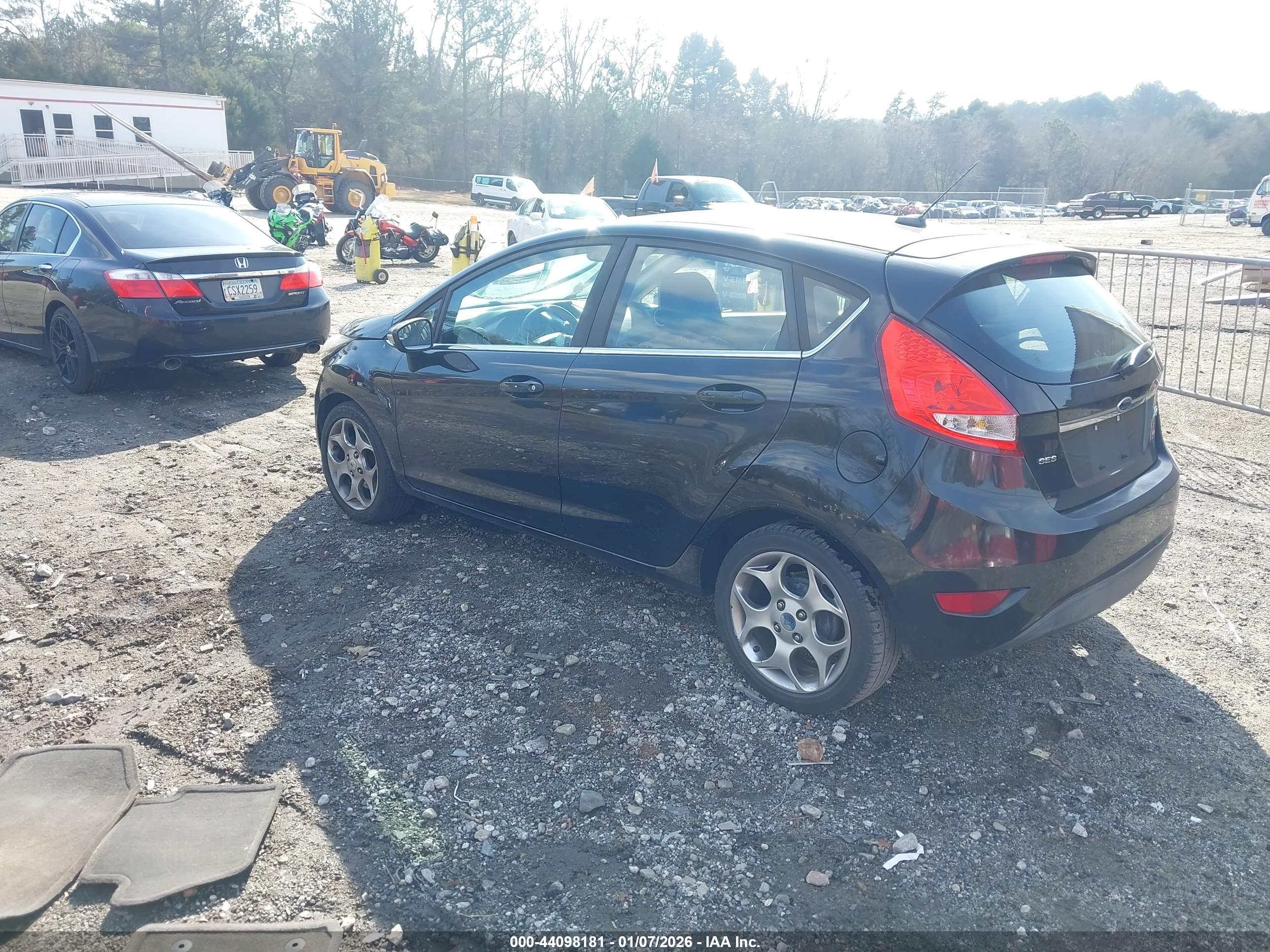 FORD FIESTA image 3