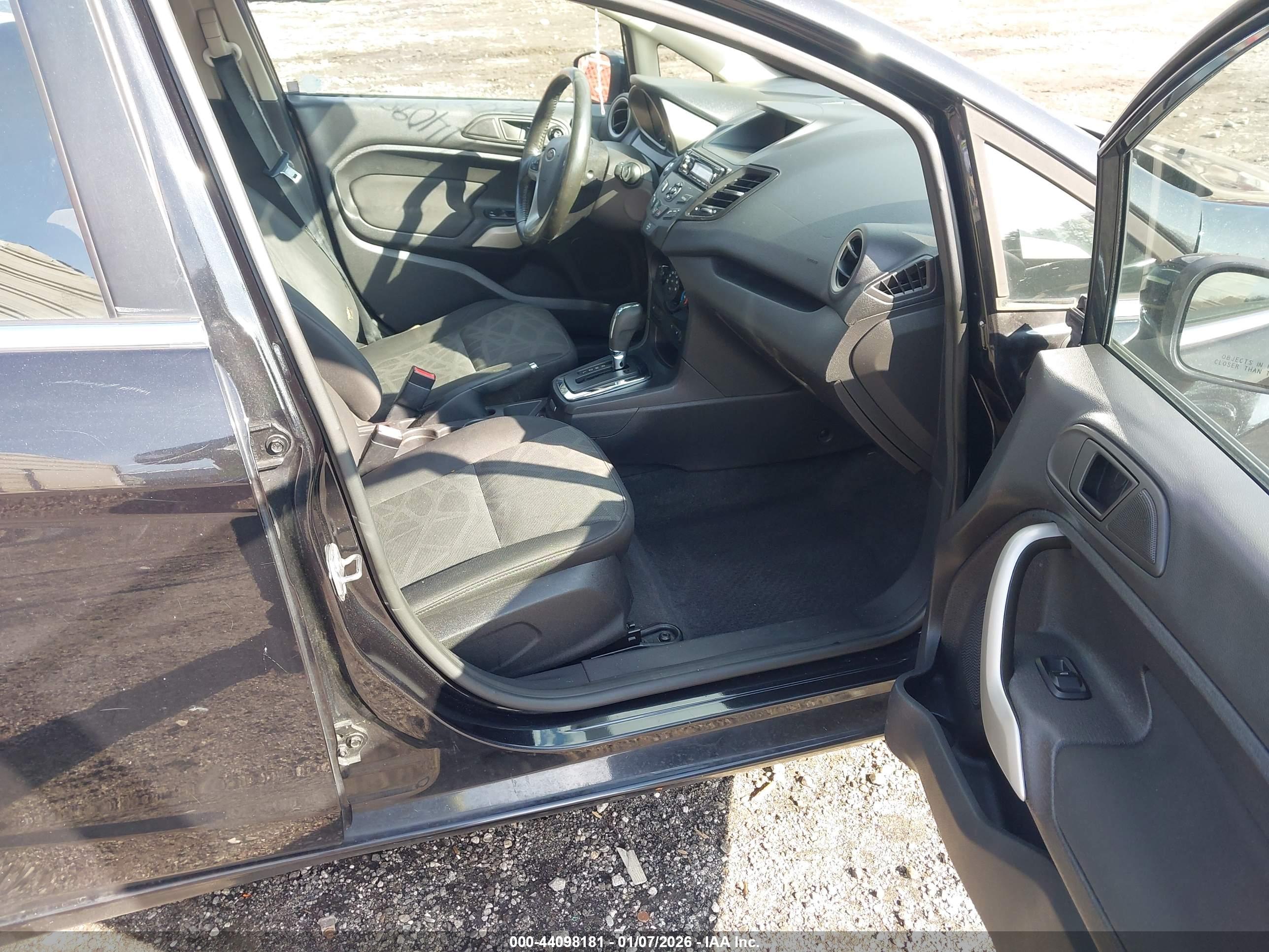 FORD FIESTA image 5