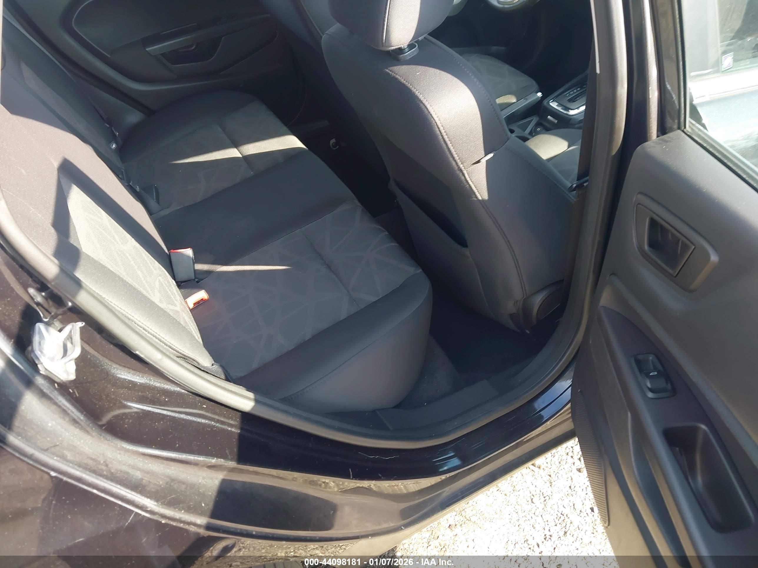FORD FIESTA image 8