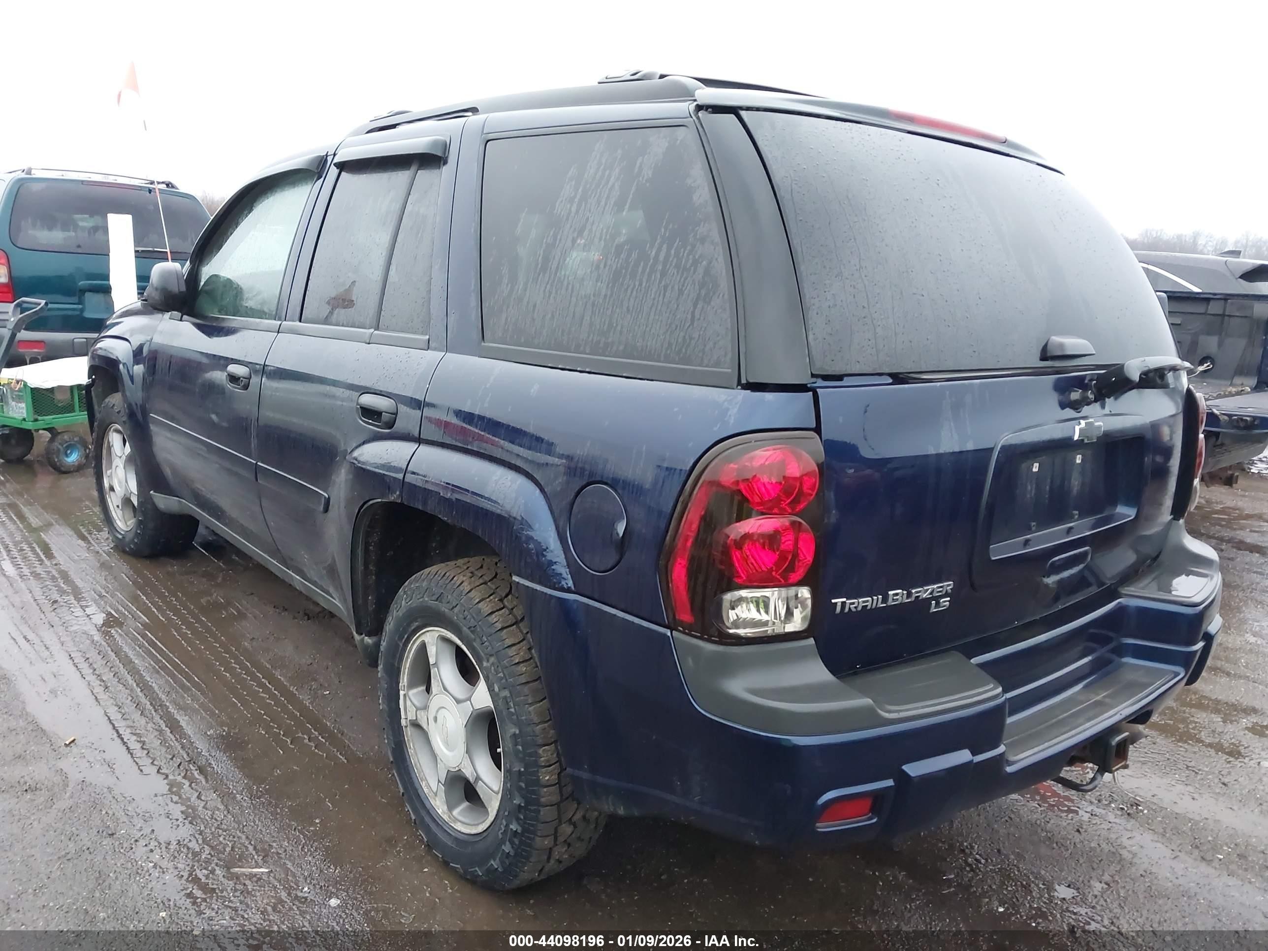 CHEVROLET TRAILBLAZER image 3
