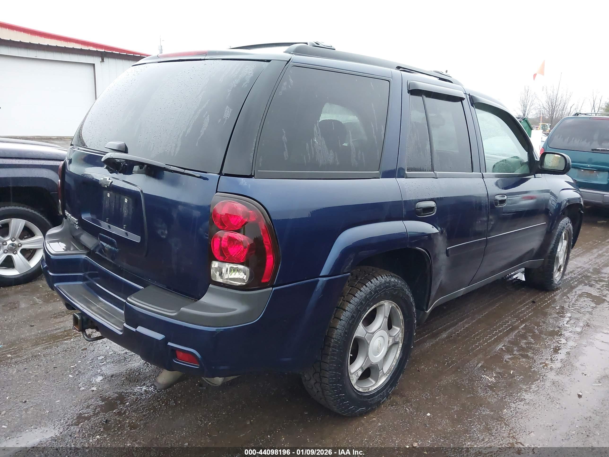 CHEVROLET TRAILBLAZER image 4