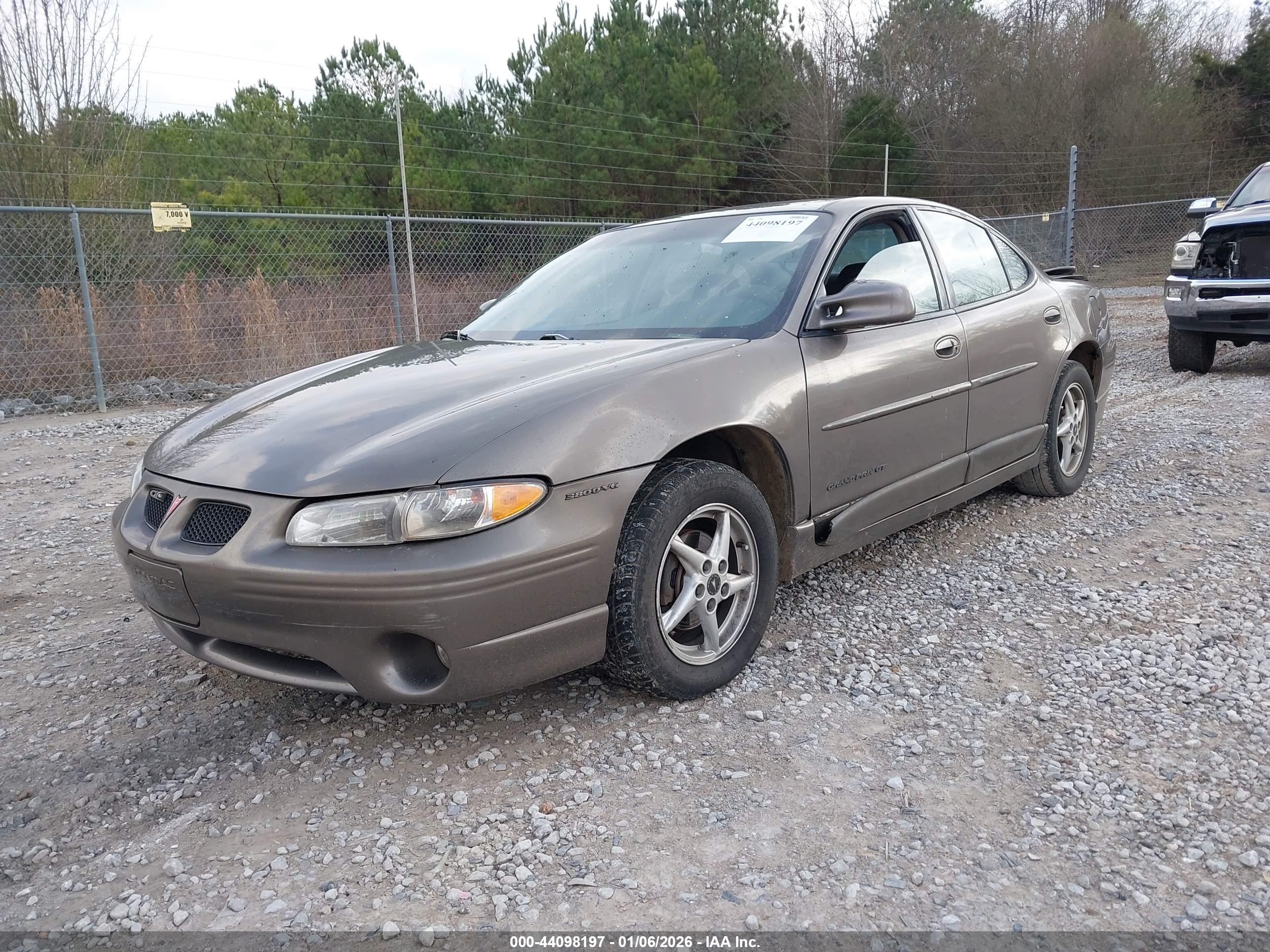 PONTIAC GRAND image 2