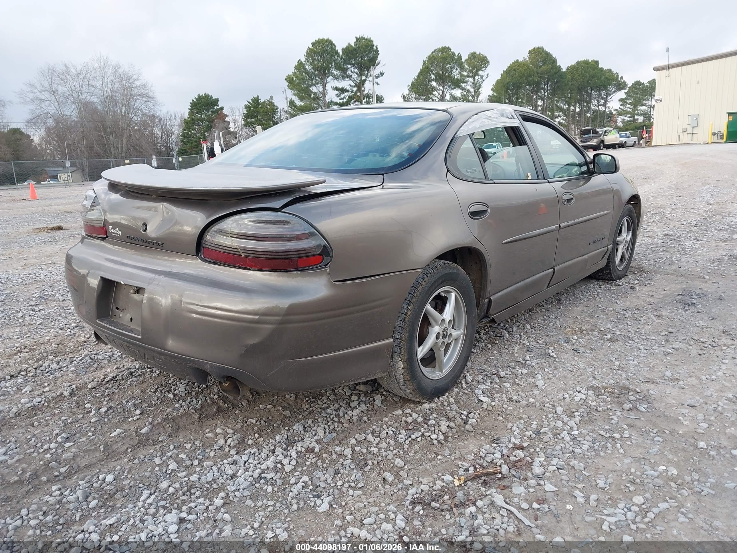 PONTIAC GRAND image 4