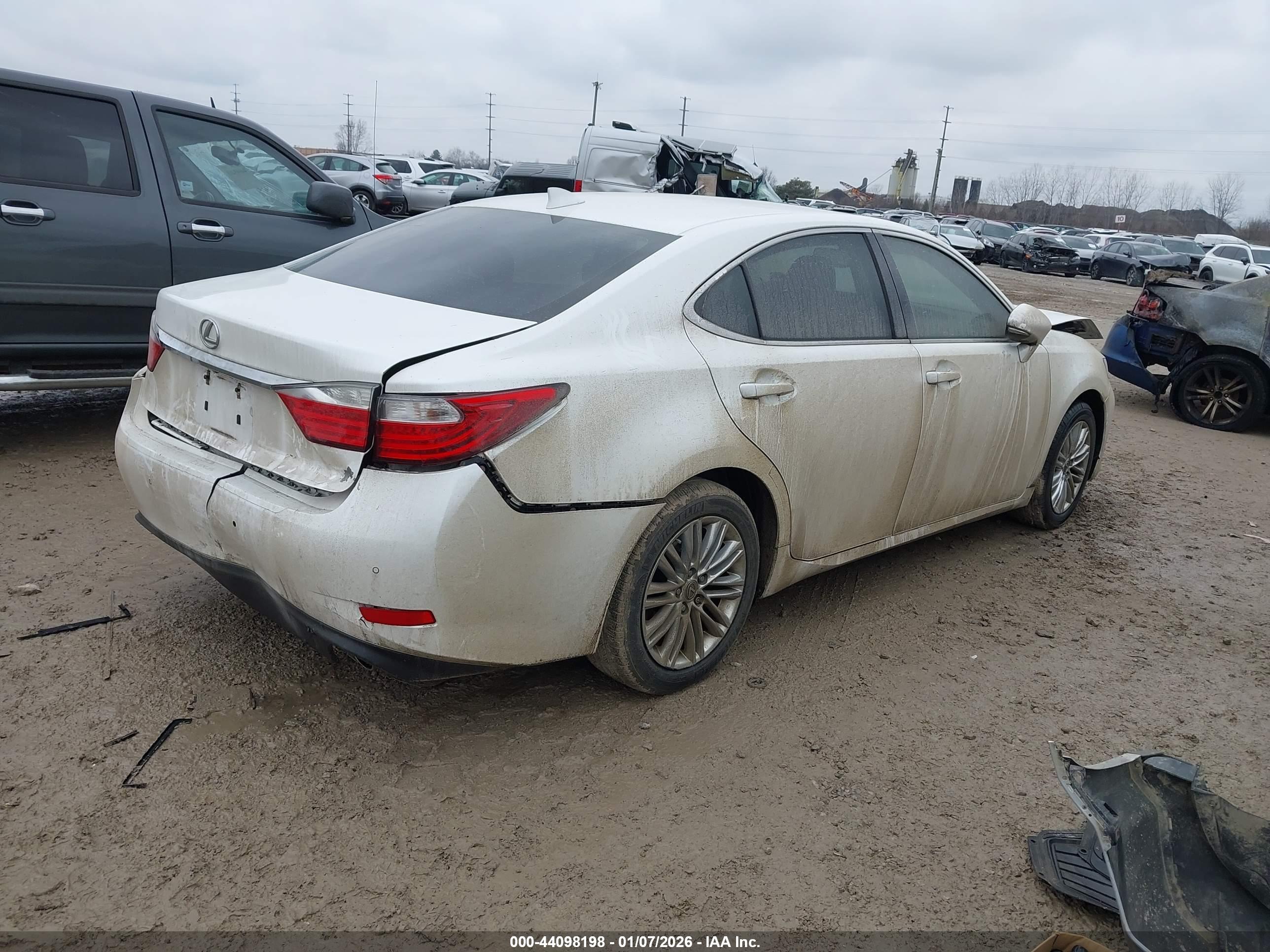 LEXUS ES image 4