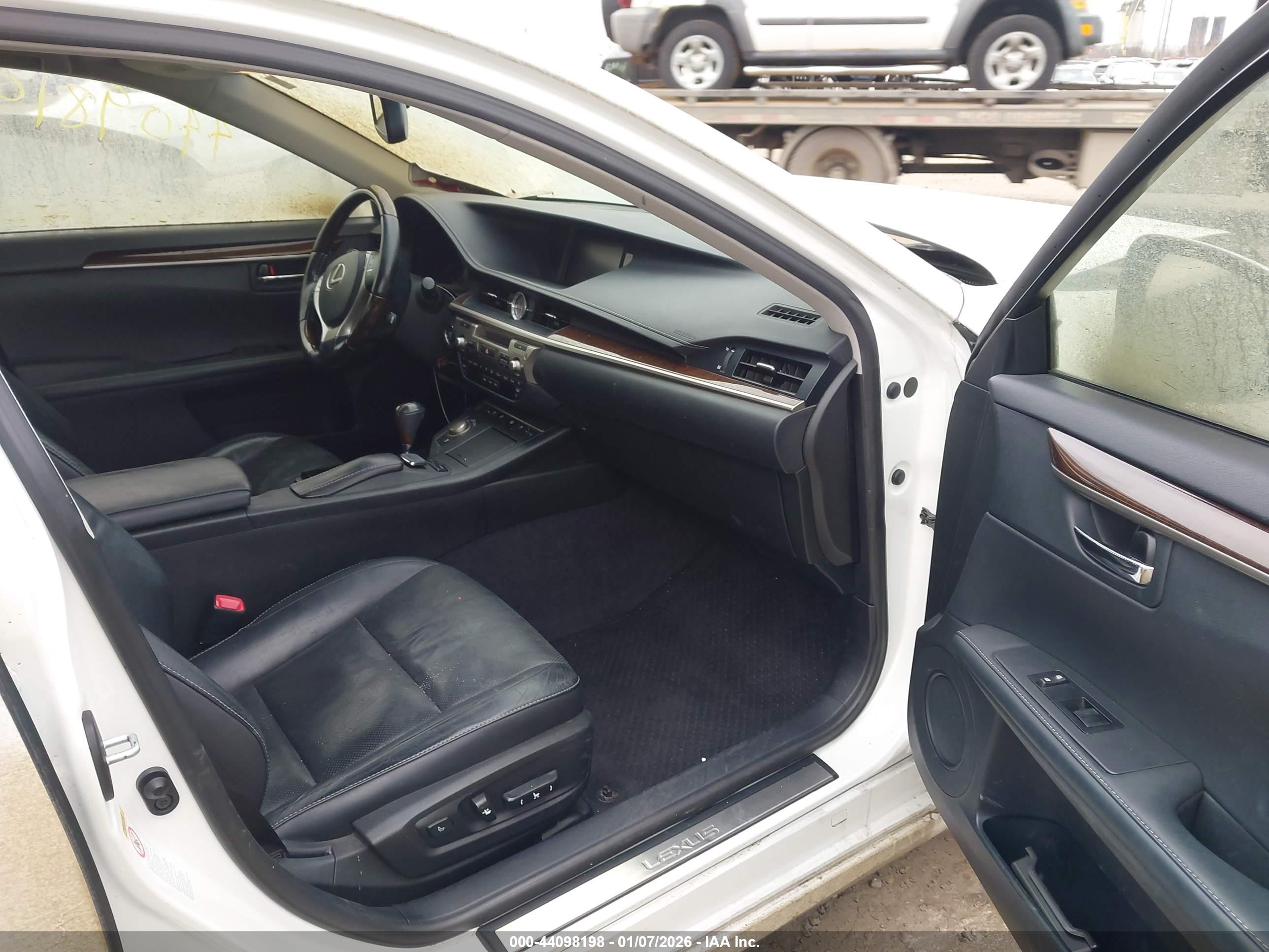 LEXUS ES image 5