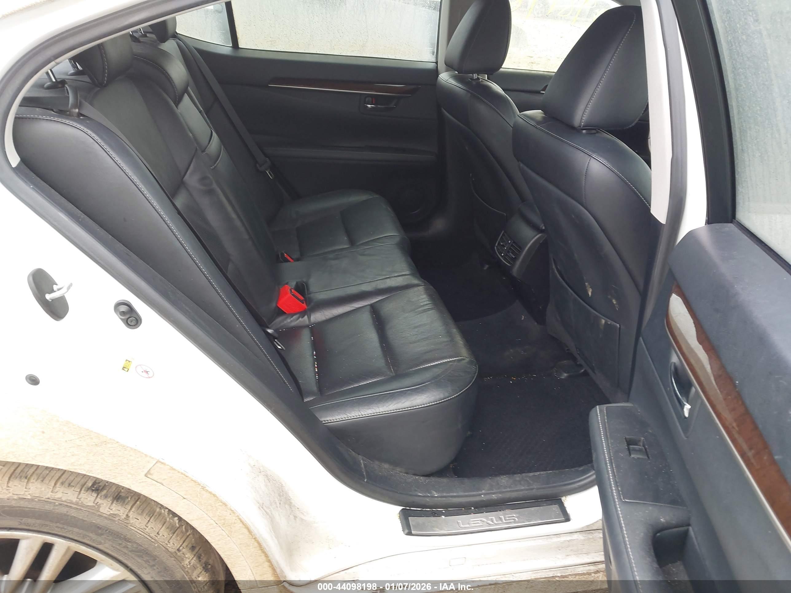 LEXUS ES image 8