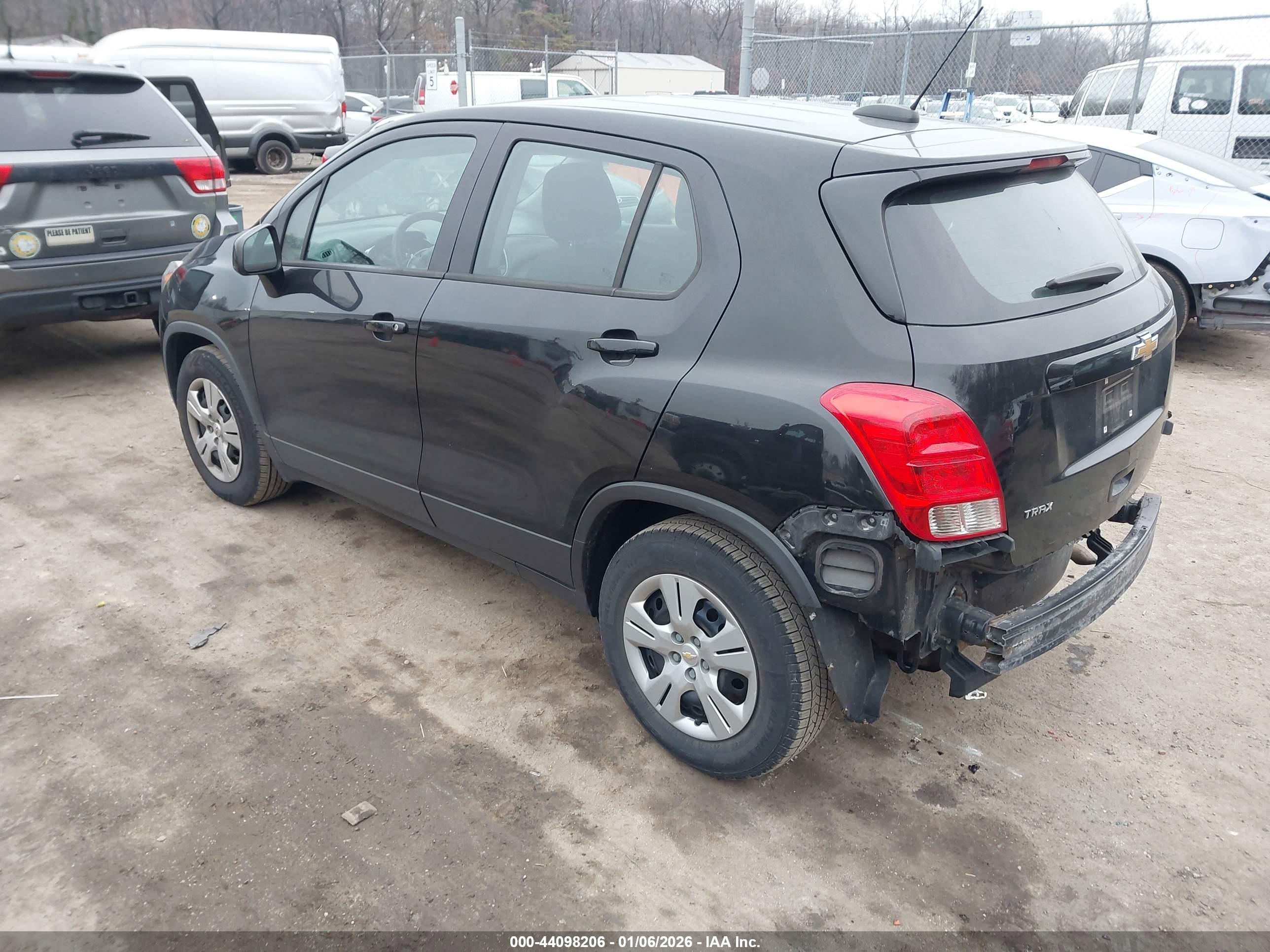 CHEVROLET TRAX image 3