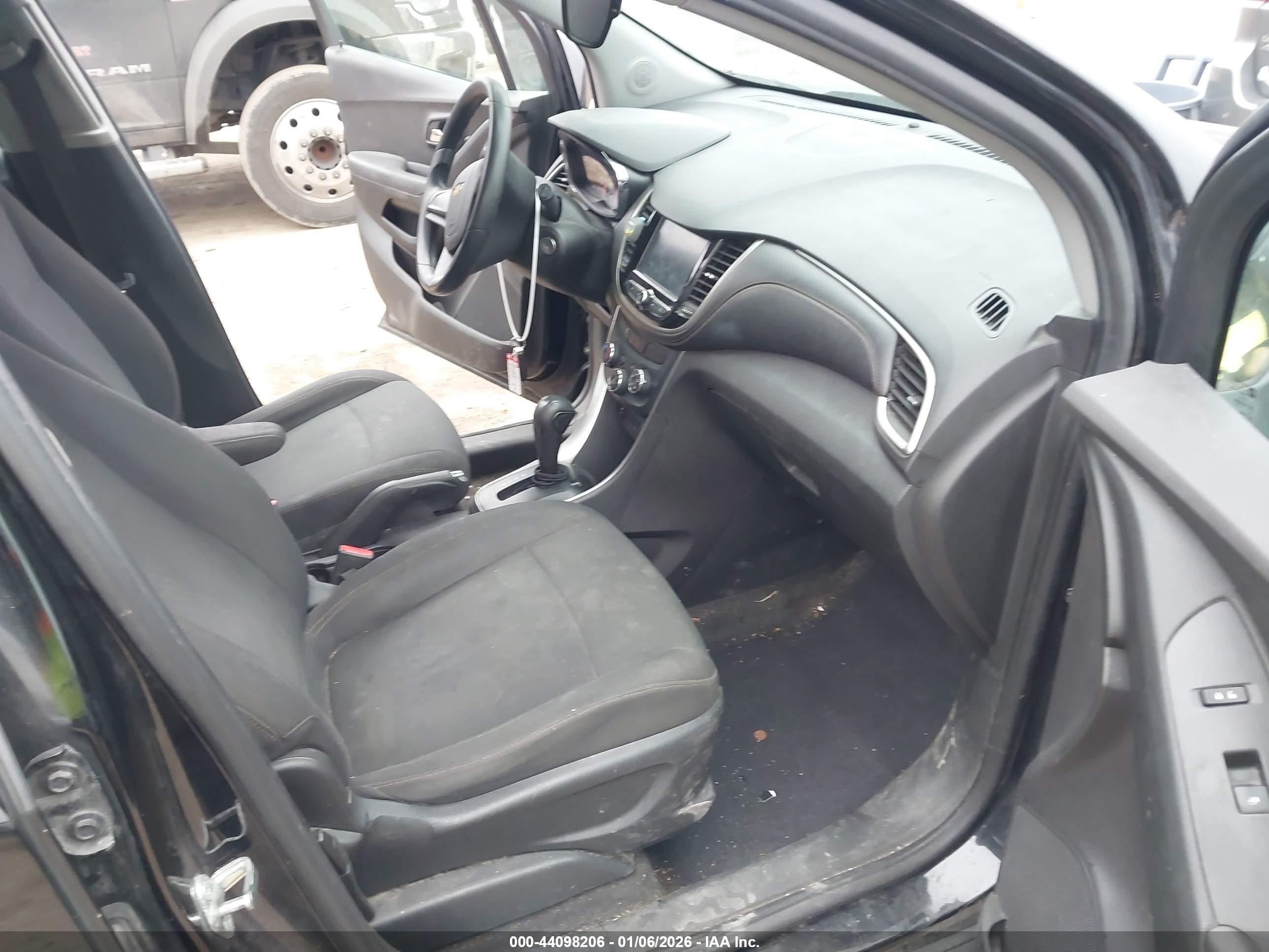 CHEVROLET TRAX image 5