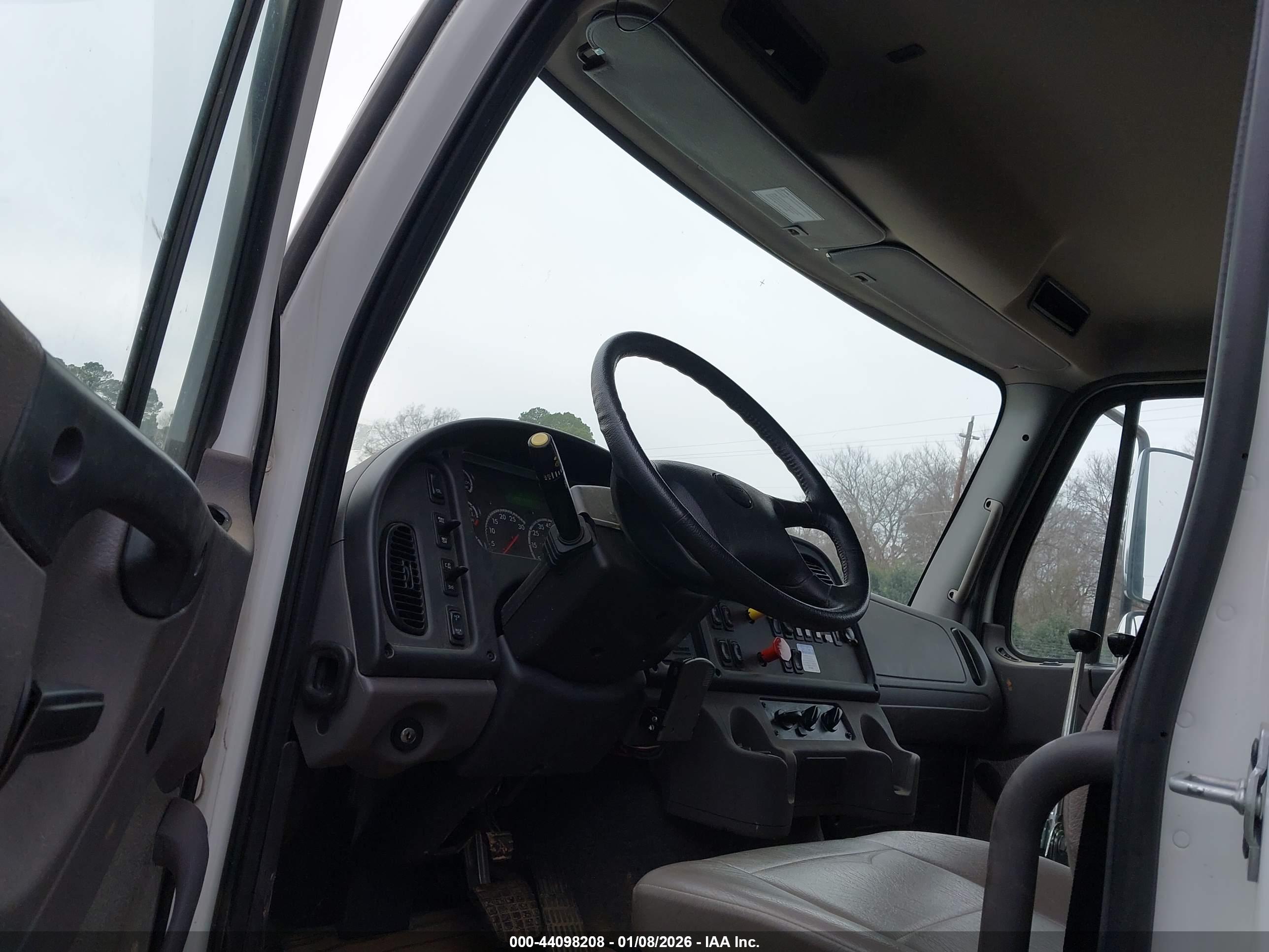 FREIGHTLINER 114SD image 5