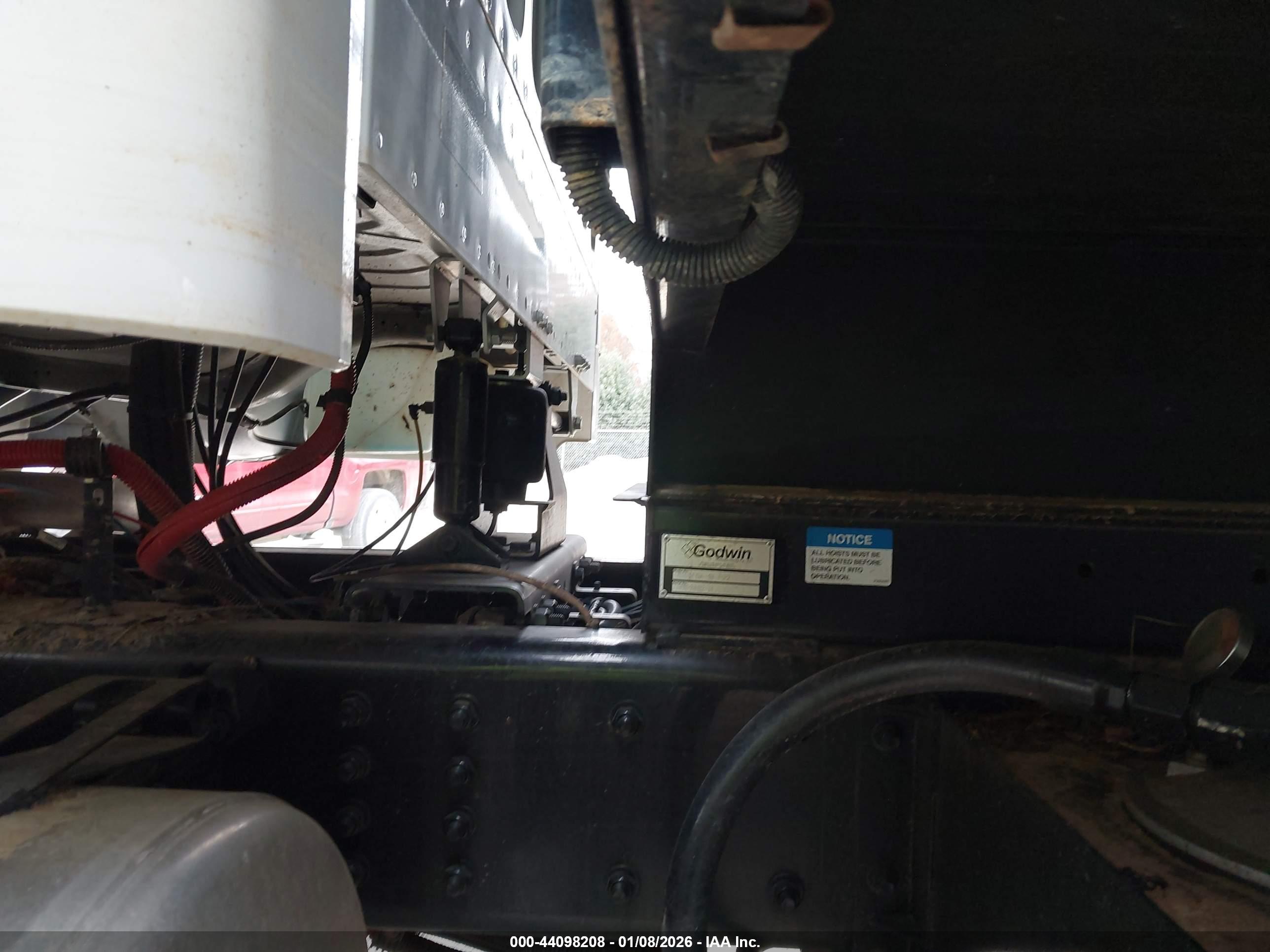 FREIGHTLINER 114SD image 8