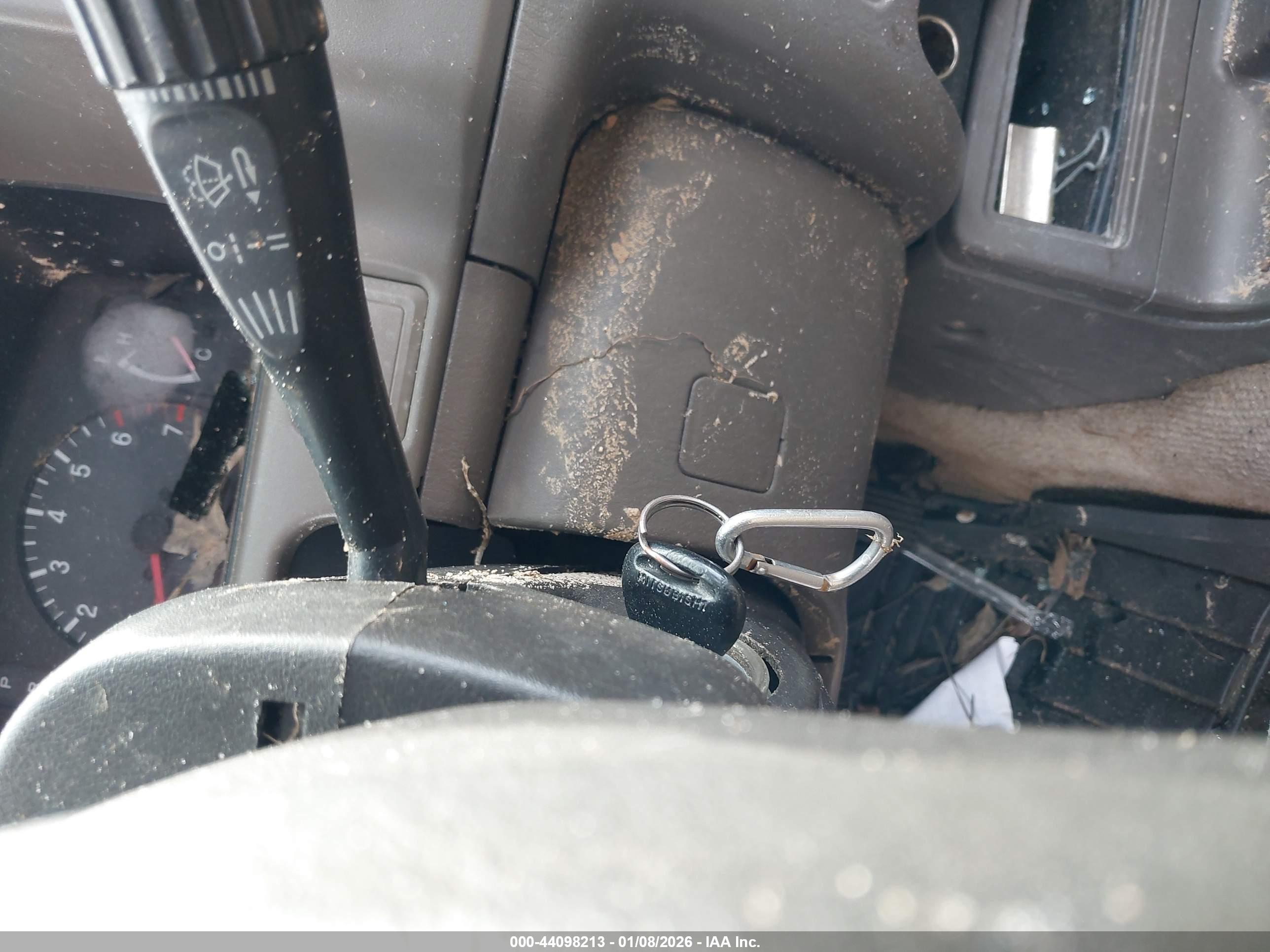 MITSUBISHI MONTERO image 11