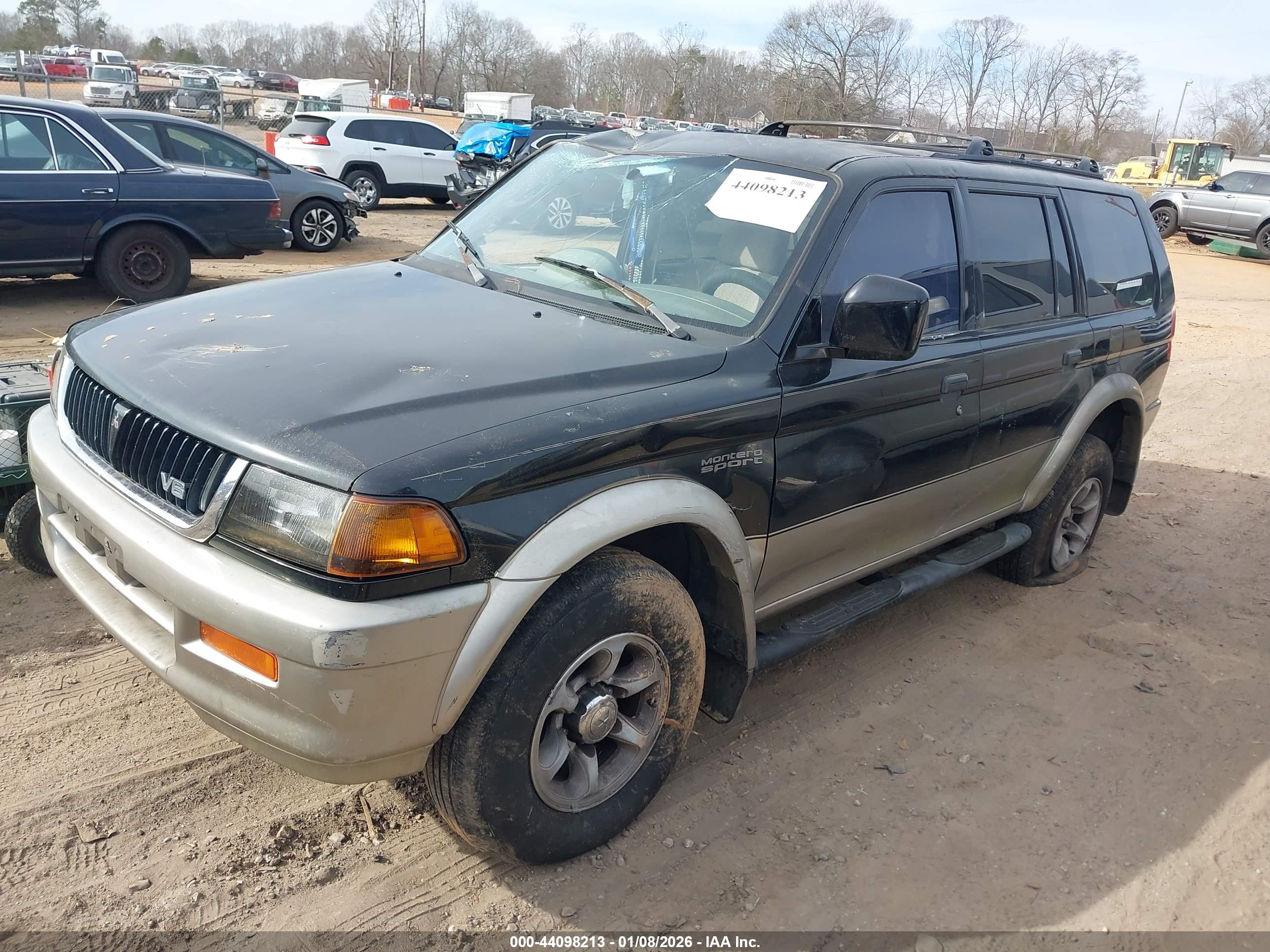 MITSUBISHI MONTERO image 2