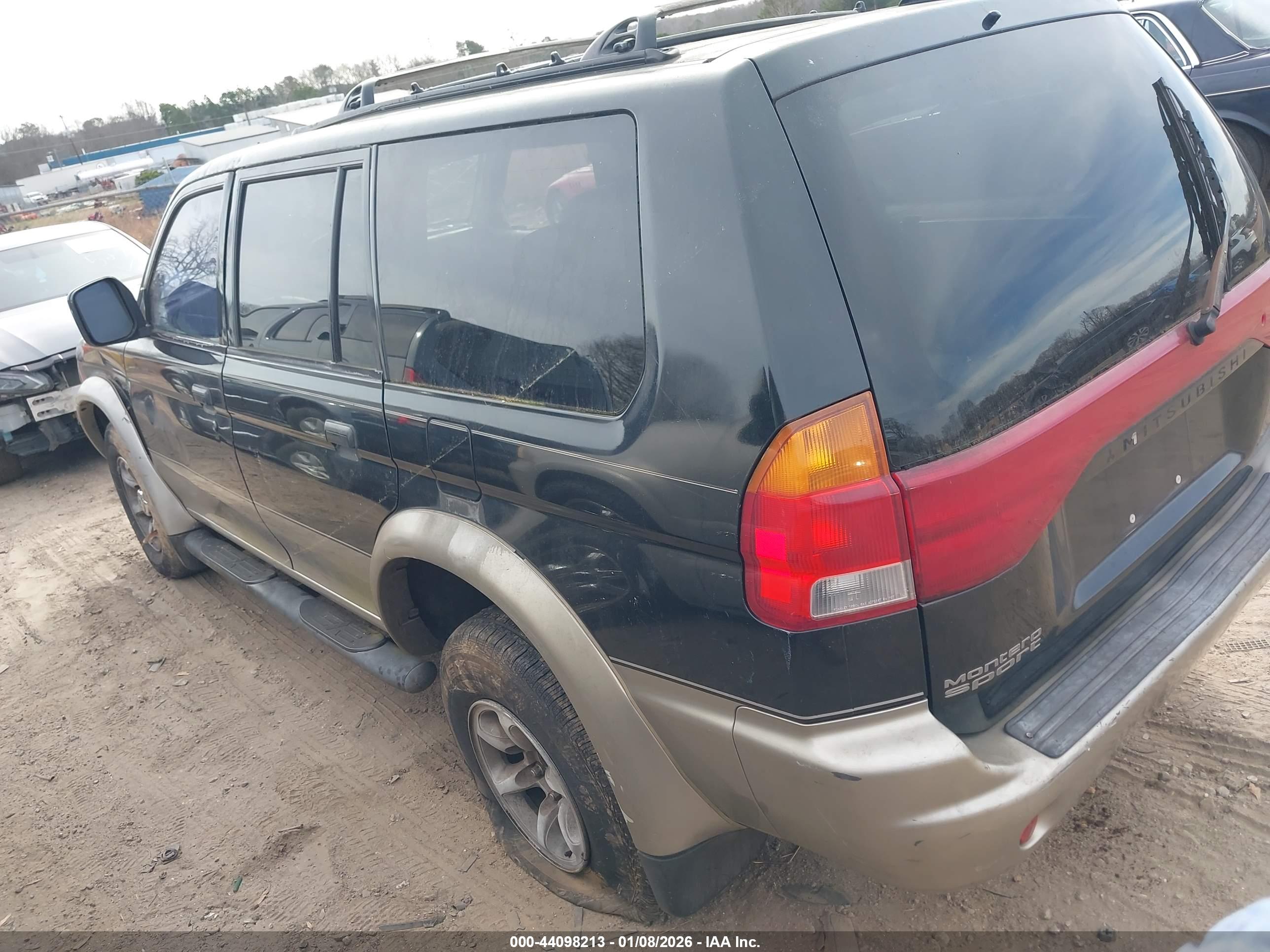 MITSUBISHI MONTERO image 3