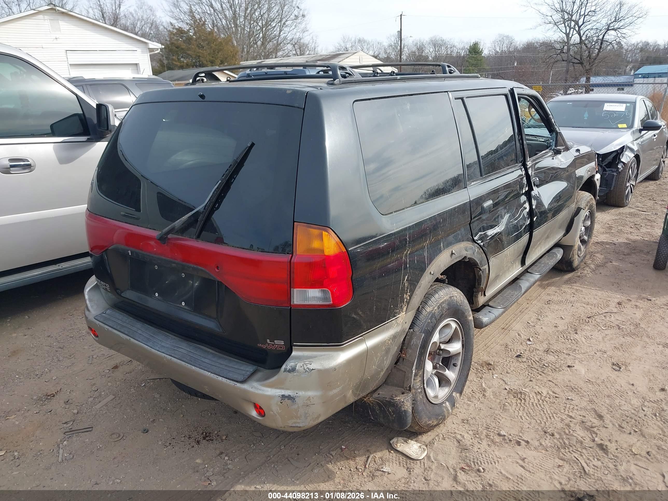 MITSUBISHI MONTERO image 4