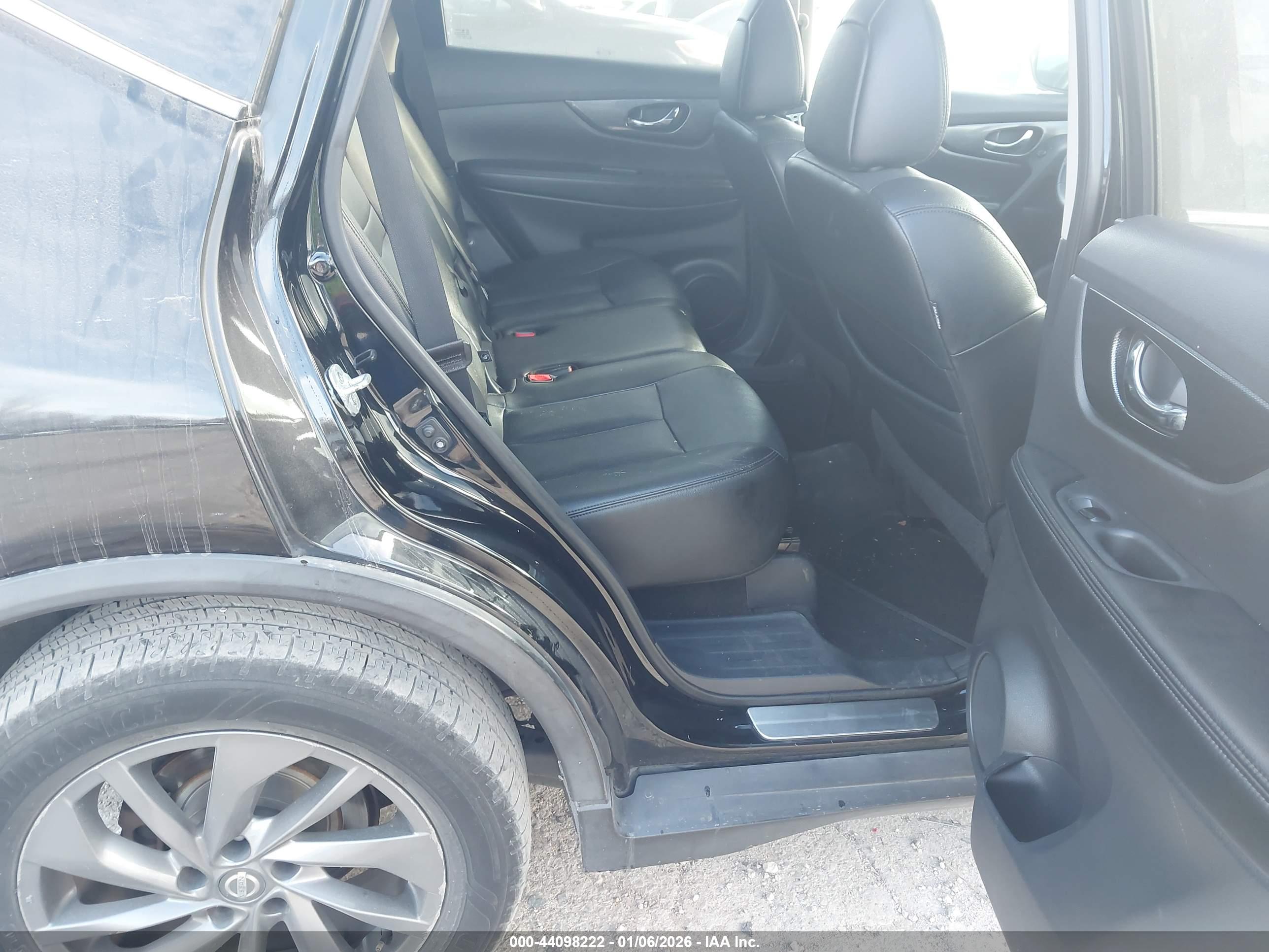 NISSAN ROGUE image 8