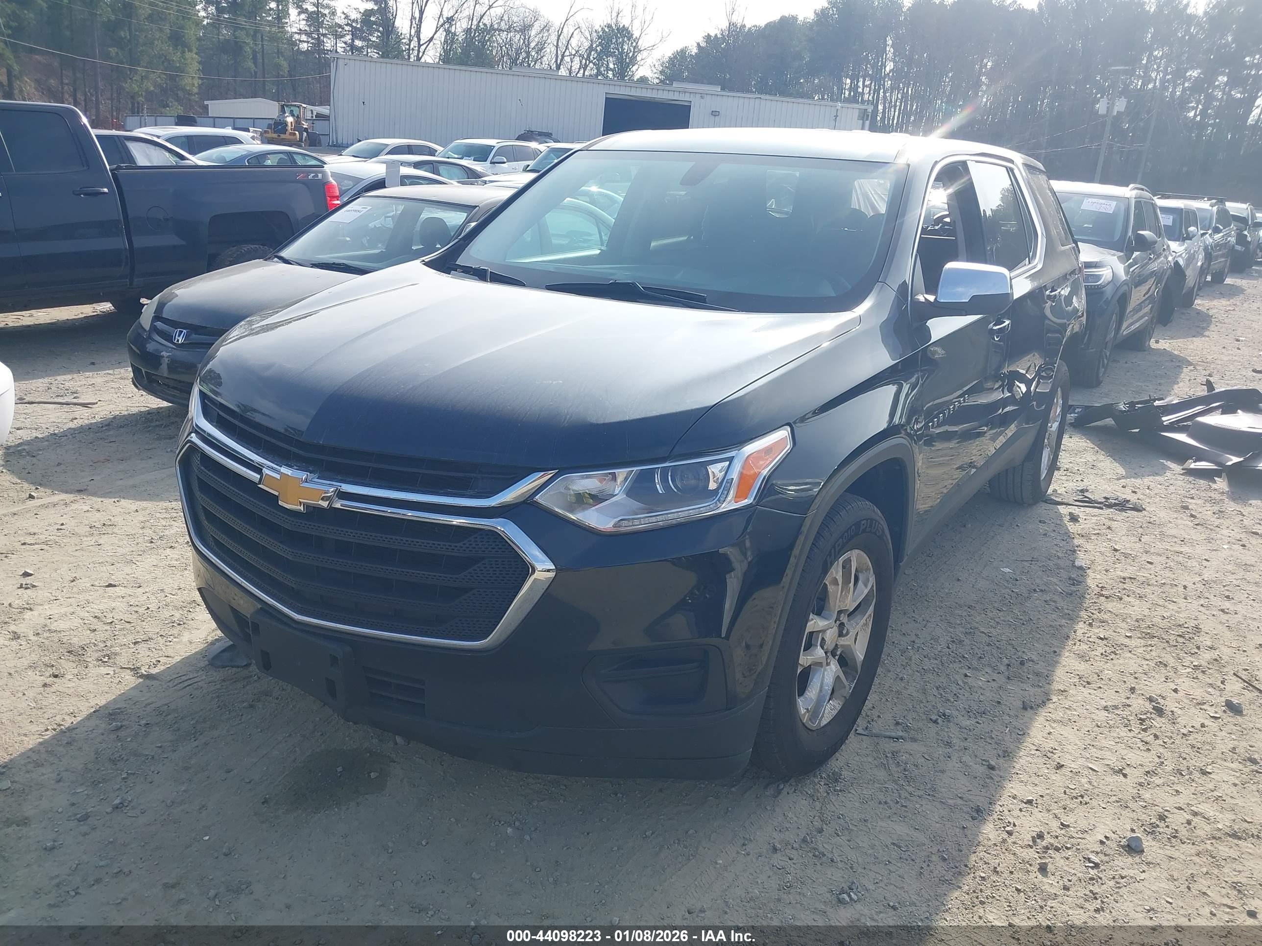 CHEVROLET TRAVERSE image 2
